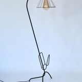 Lampadaire porte revue en fer forgé et et laiton, ampoule apparente 1960