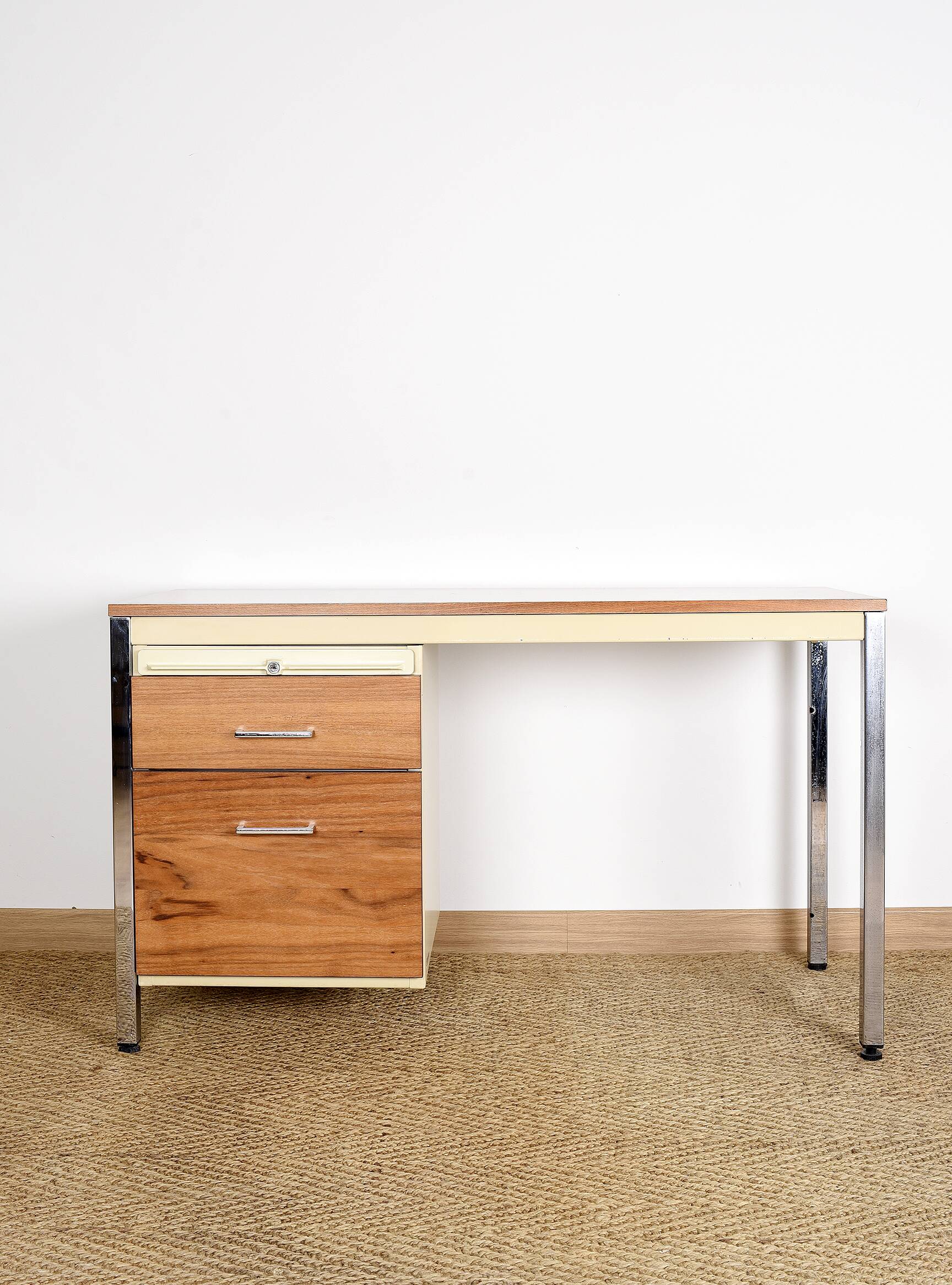 Bureau des années 50, fabriqué par la marque Strafor.