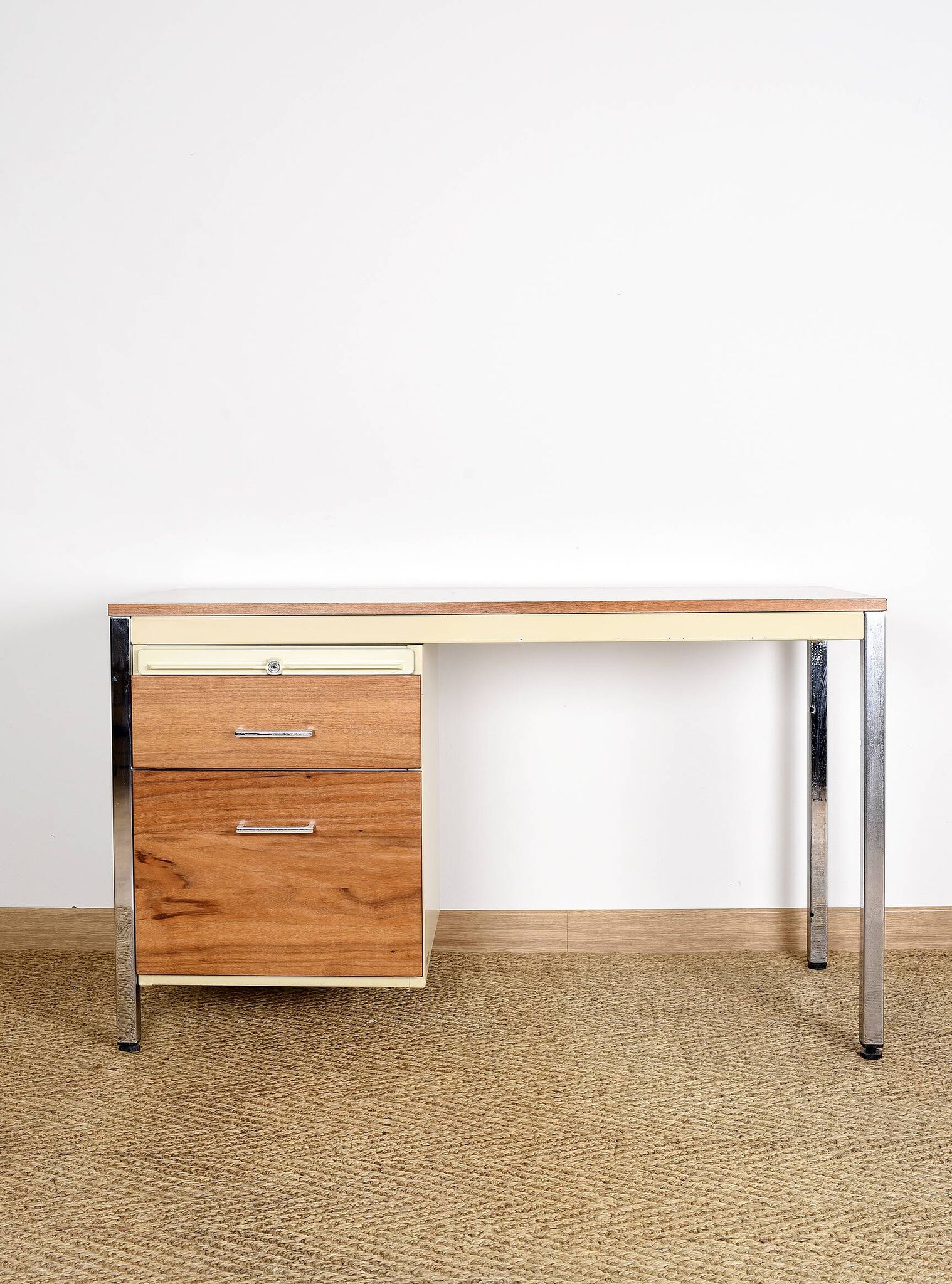 Bureau des années 50, fabriqué par la marque Strafor.