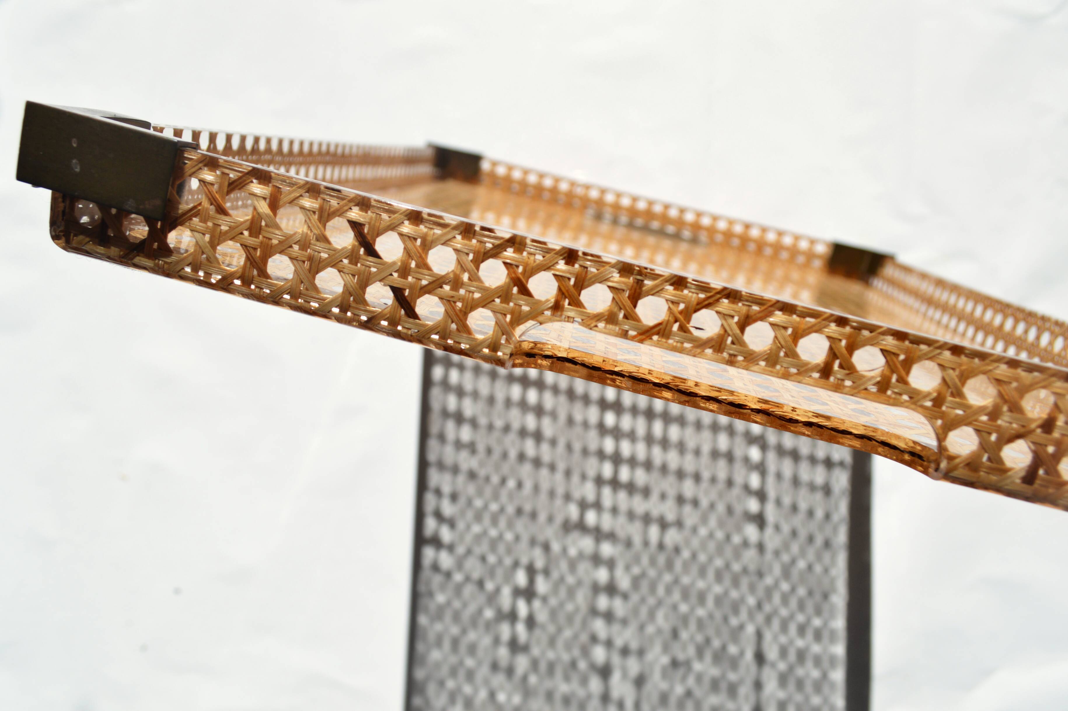 Plexi tray and cannage