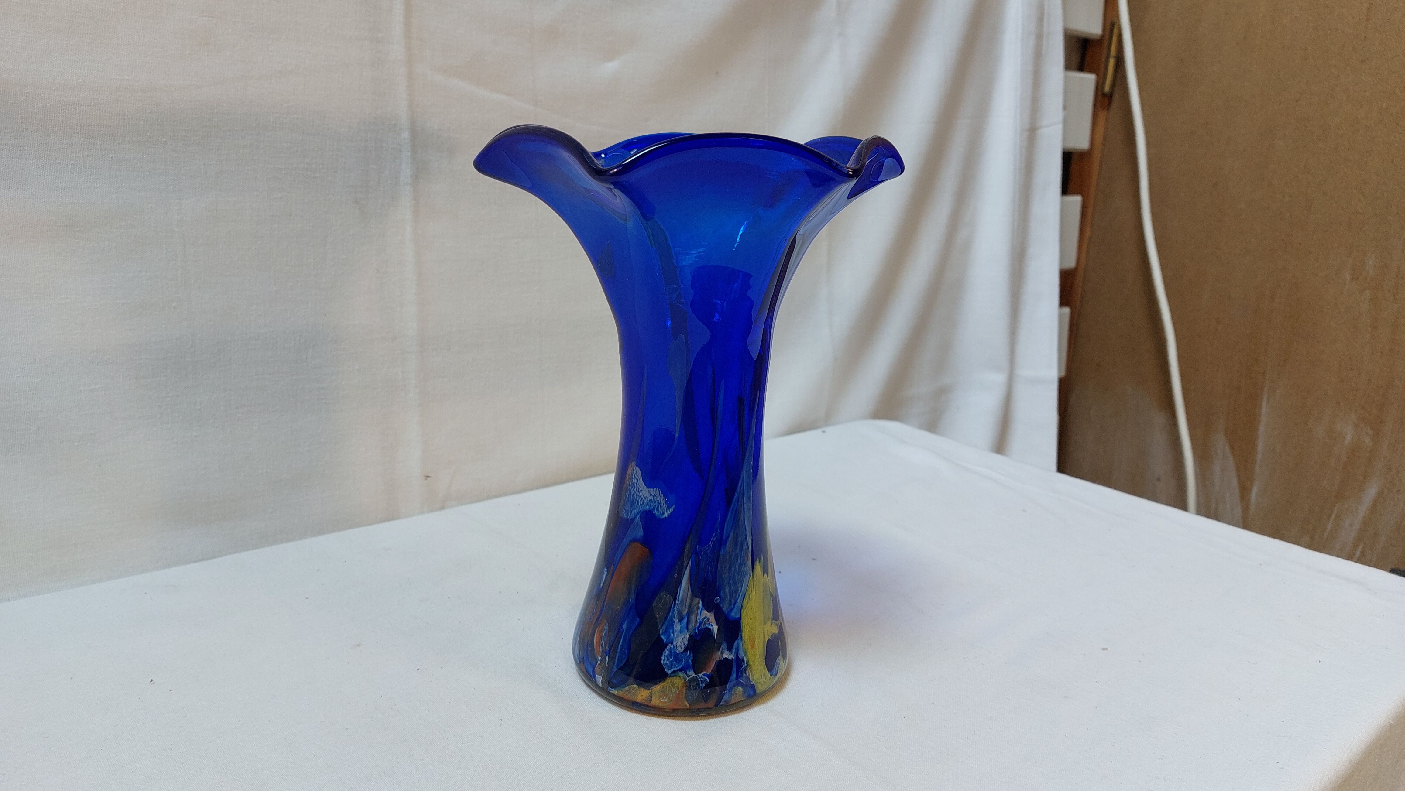 Vase Tulipe vintage en verre d'art soufflé à la main bleu Cobalt style Murano
