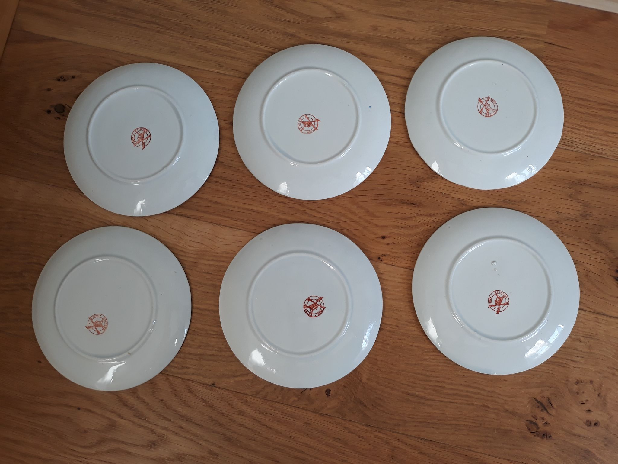 Set of six sub-cups or dessert plates