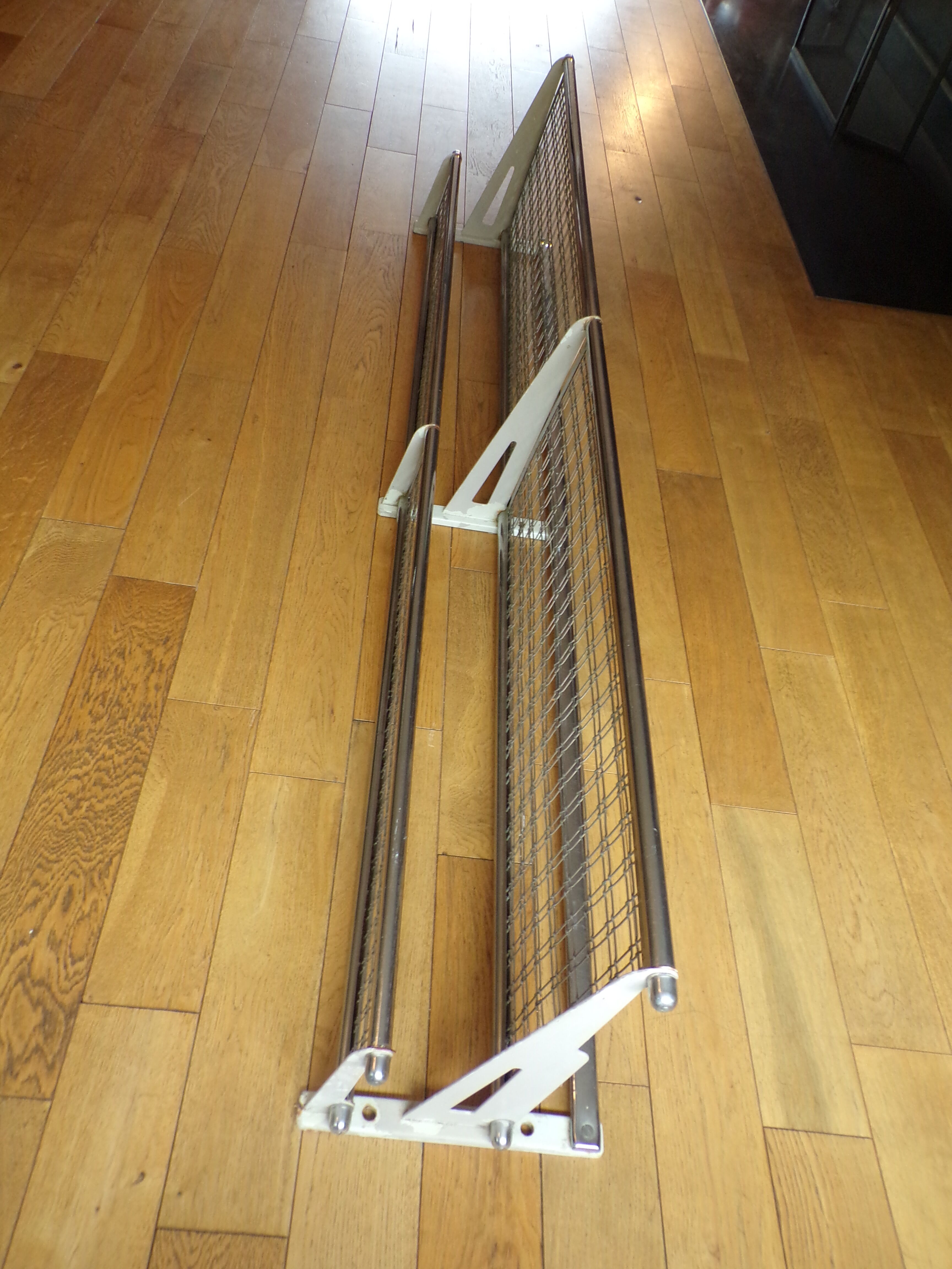 Train luggage carrier