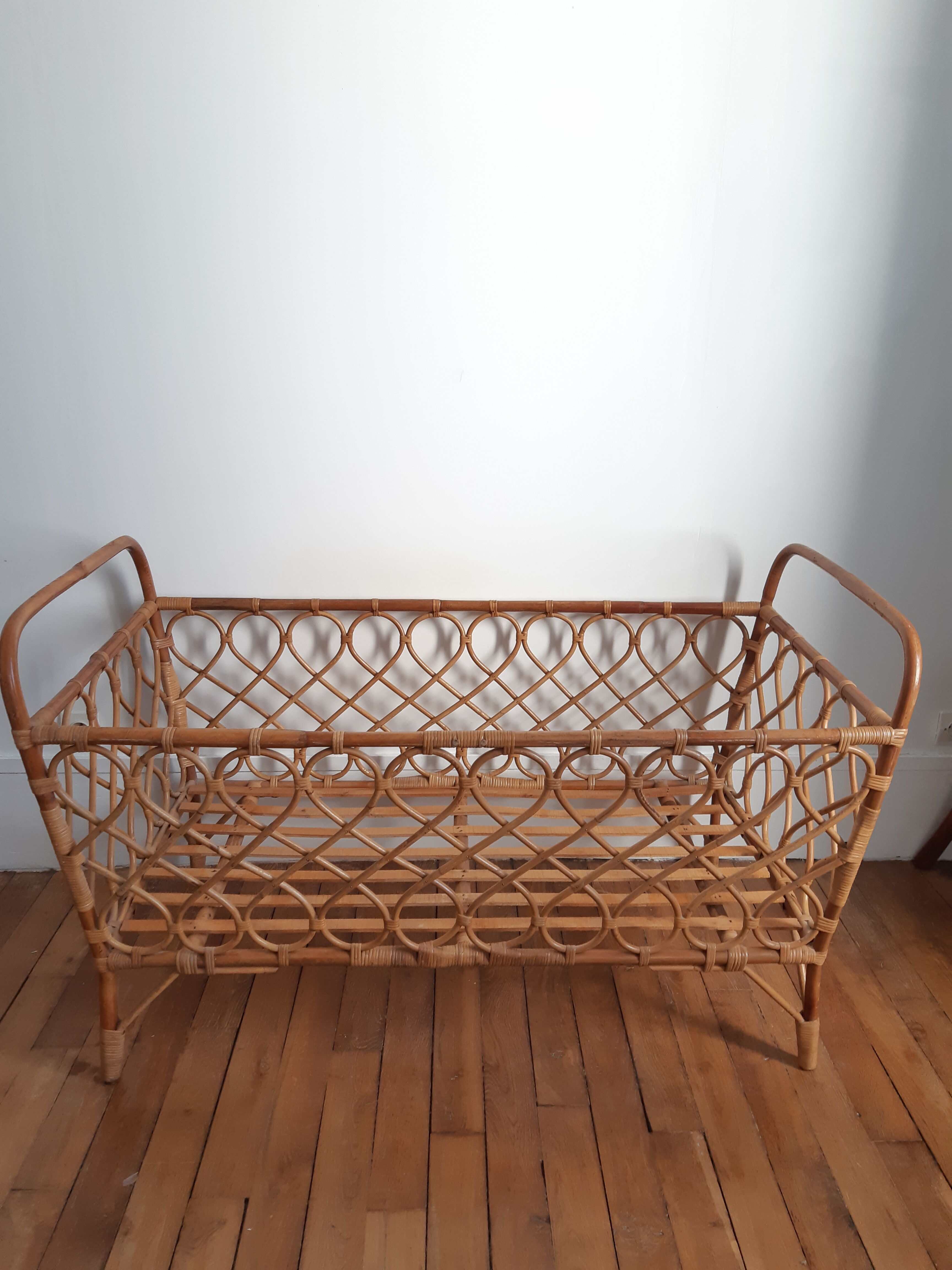 Rattan crib/child