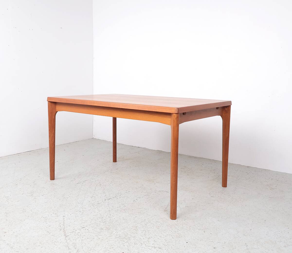 Henning Kjaernulf extendable dining table for Vejle Stølefabrik, 1960s