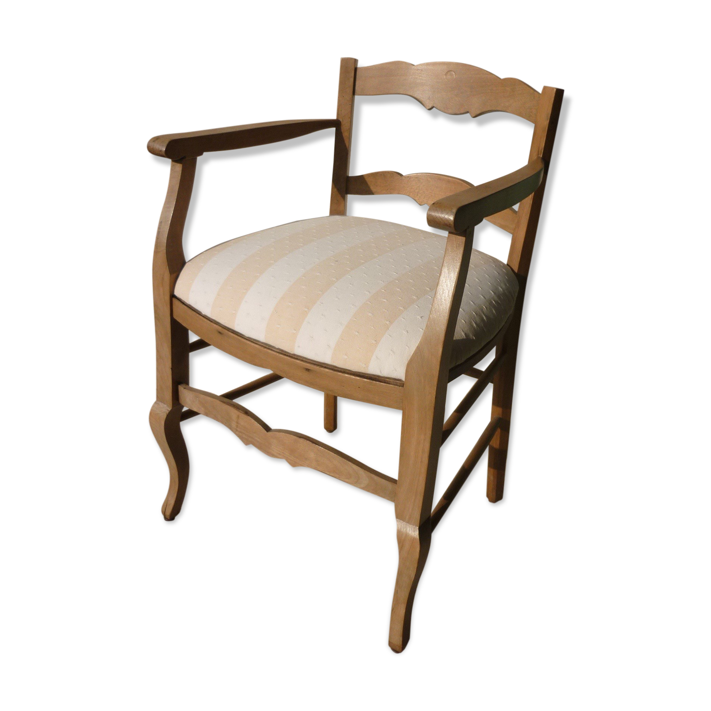 Low back armrest chair