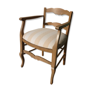 Low back armrest chair