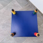 Table d'appoint années 80 crayons, attribuée à Pierre Sala