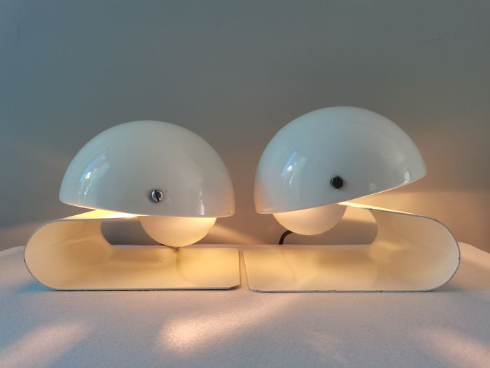 Pair of Guzzini lamps by Giuseppe Cormio "Bugia"