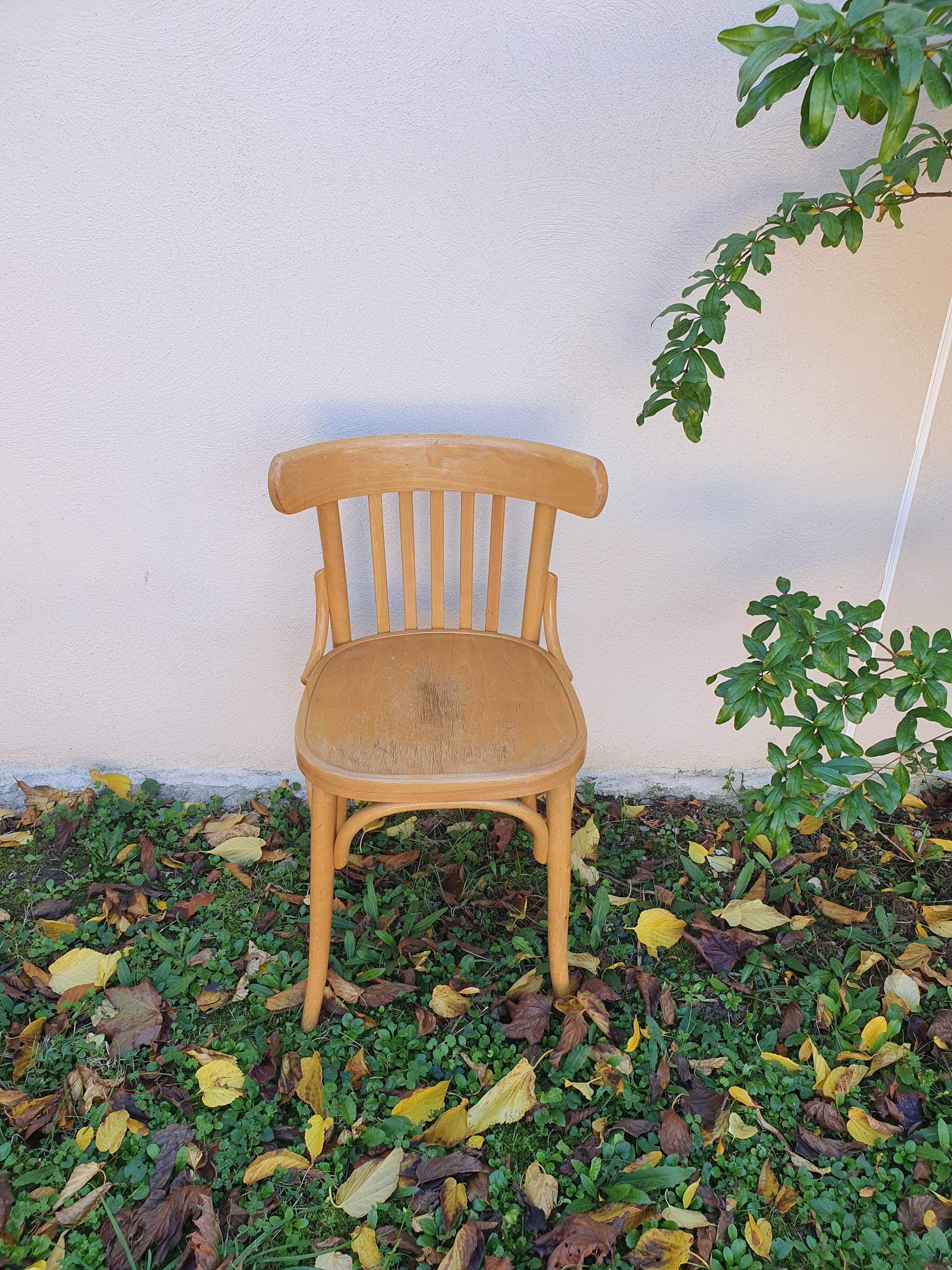 Fauteuil de bistrot pouvant servir de chaise de bureau