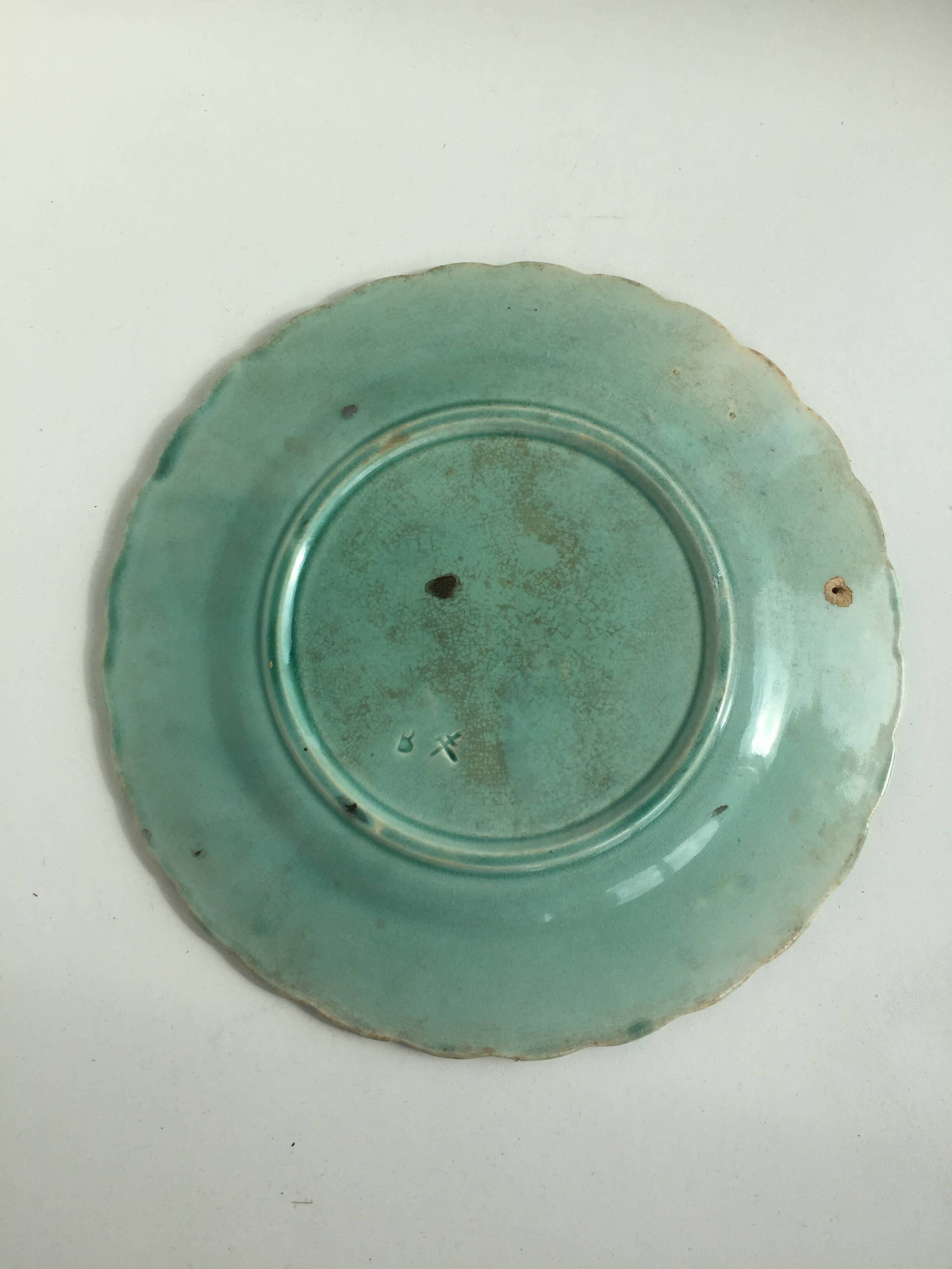 Slip plate decorated with birds