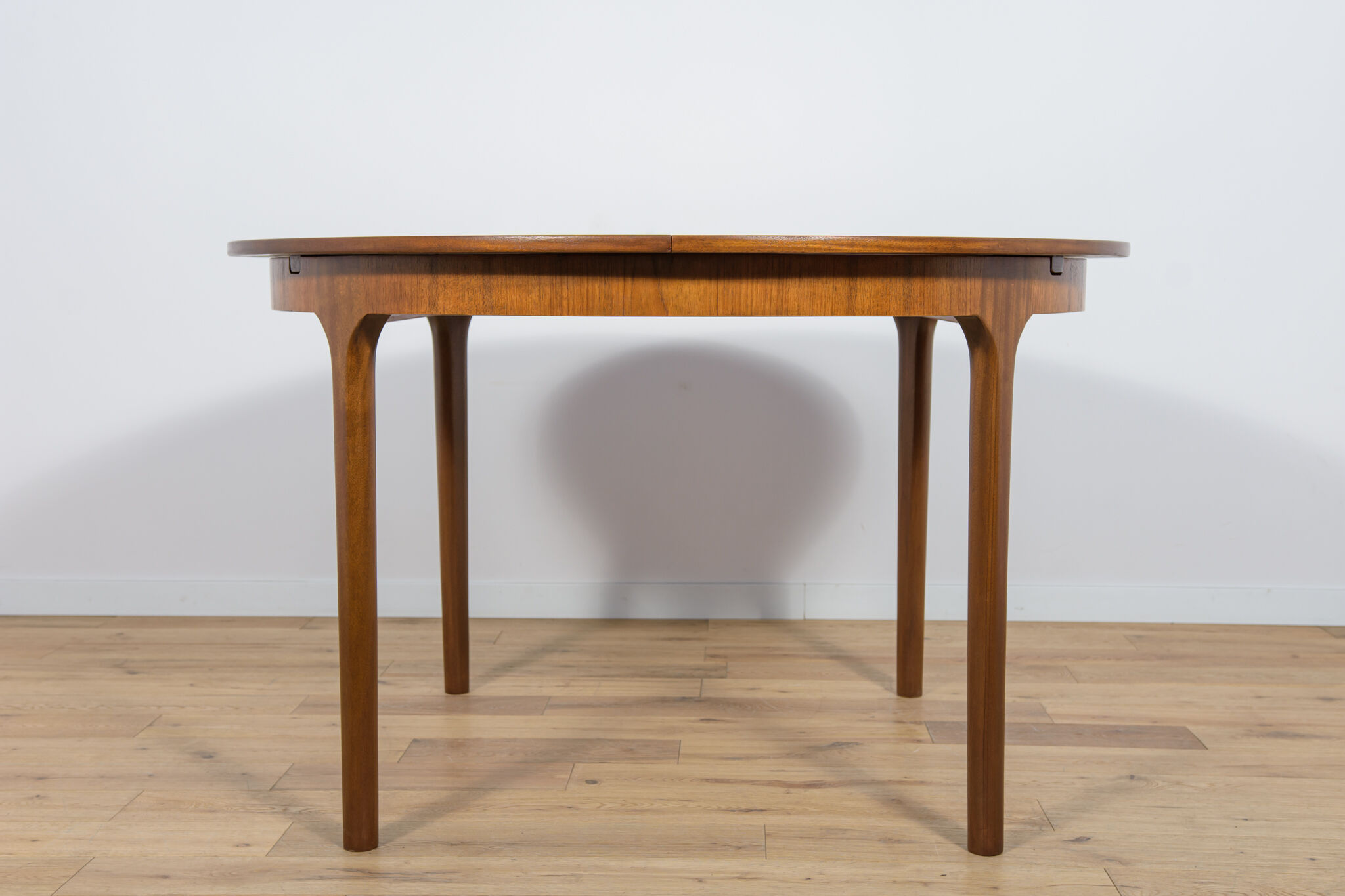 Mid Century Round Extendable Dining Table from McIntosh, 1960s