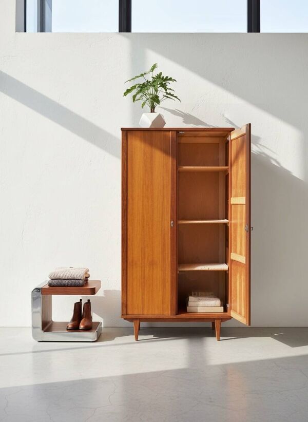 Armoire vintage à pieds compas en placage de chêne – Années 50/60