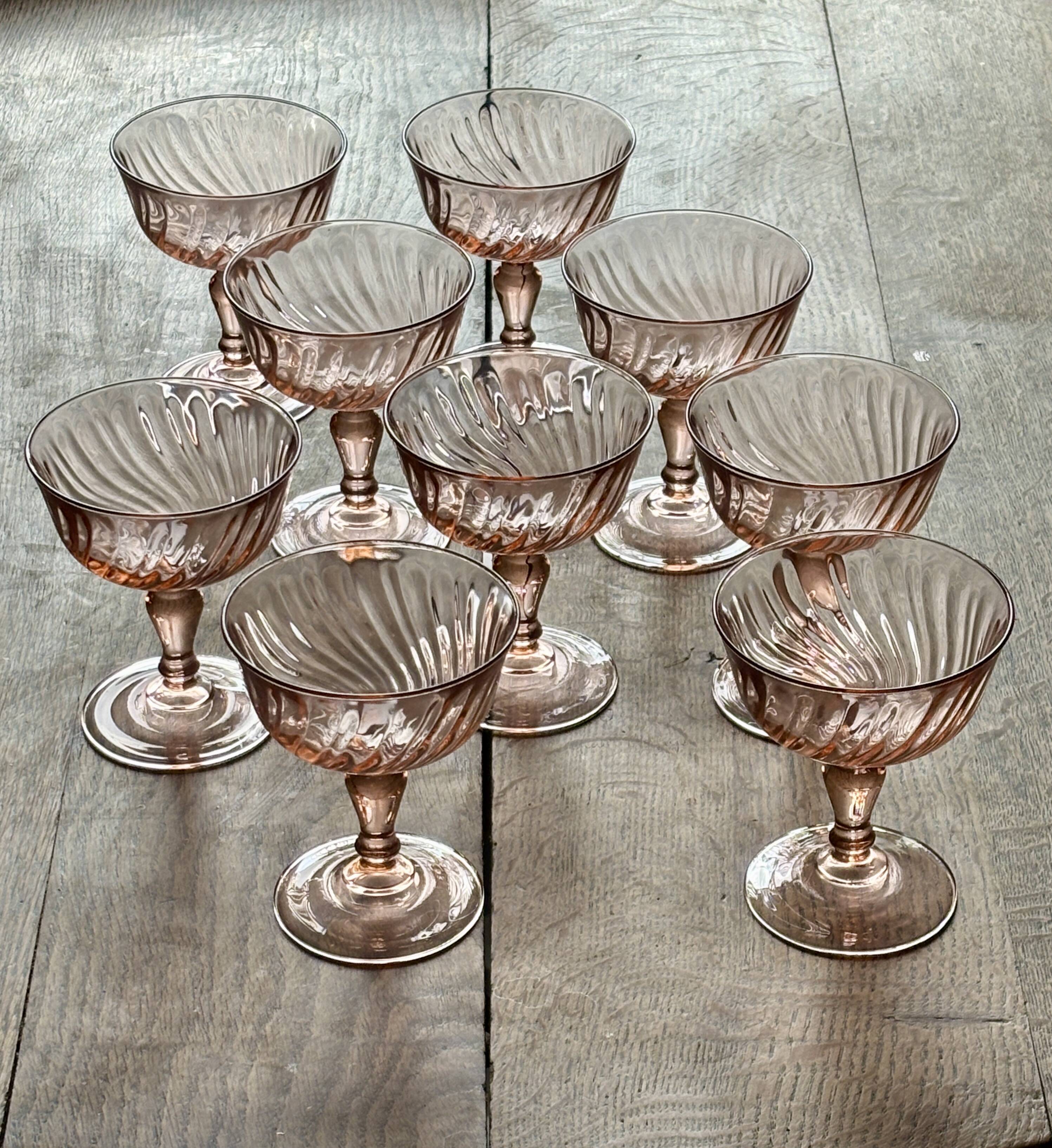 Lot de 9 coupes  à champagne vintage en rosaline