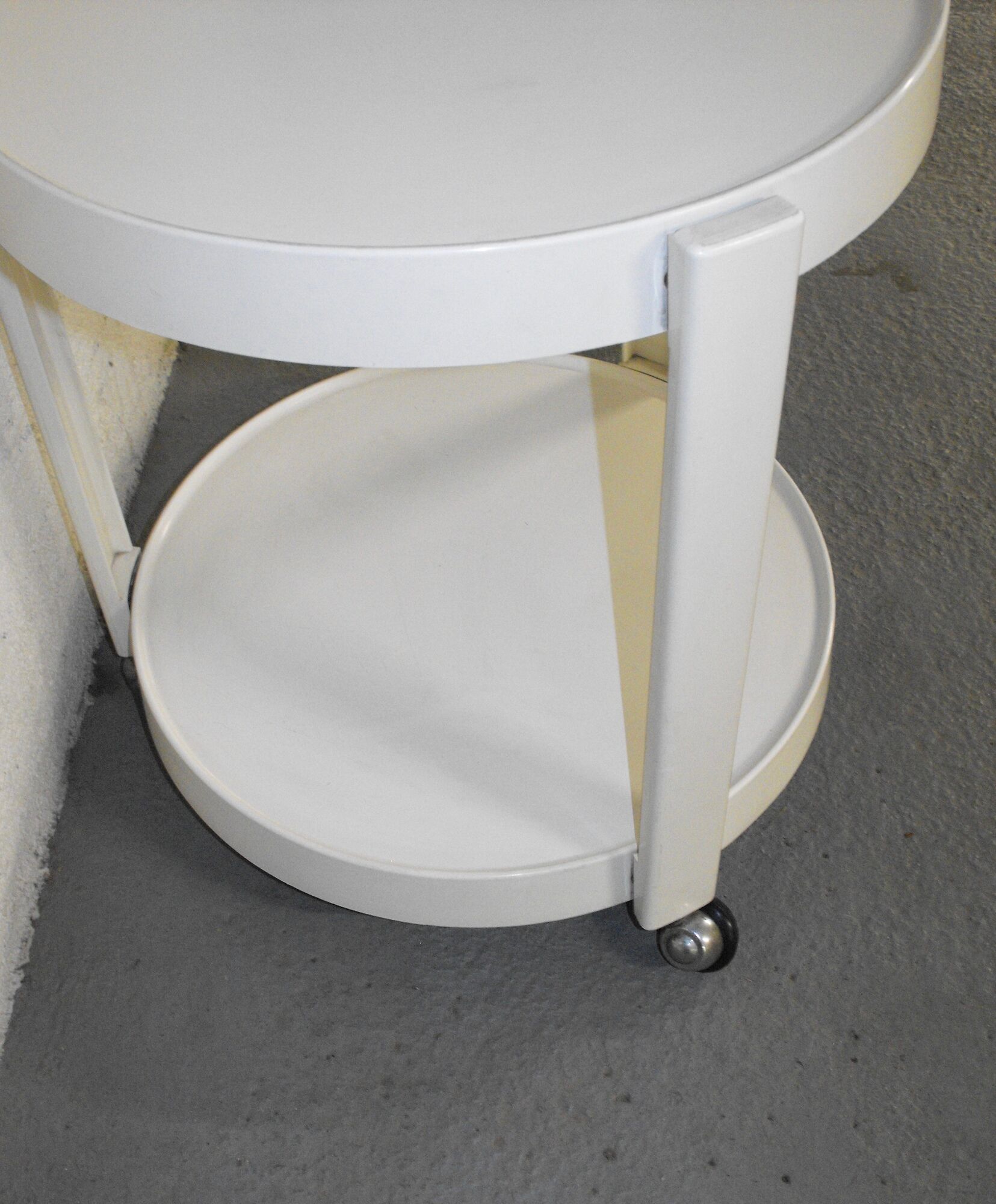 Rolling serving table 60