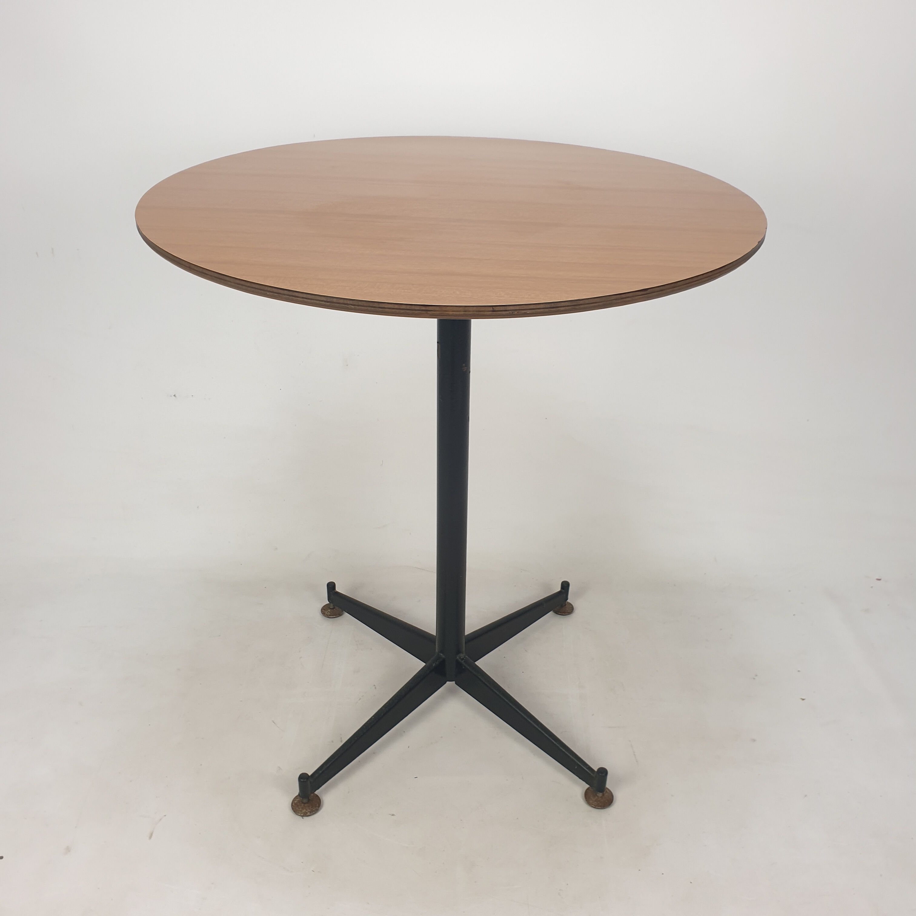Table à manger ou d’appoint italienne années 1960