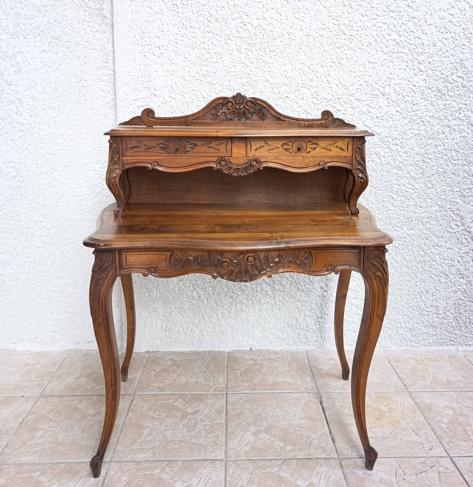 Louis XV desk in walnut