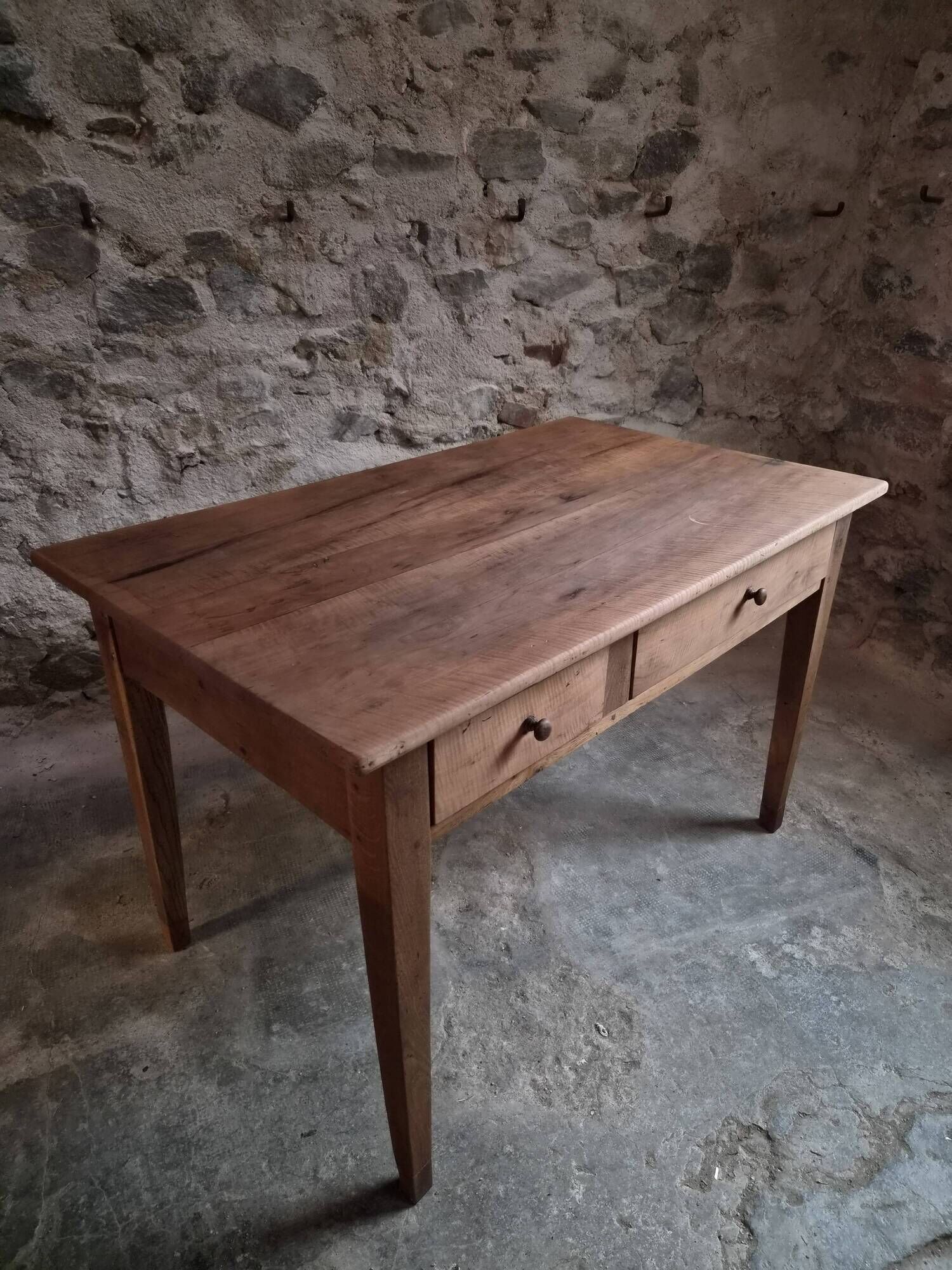 Table à manger française ancienne en merisier avec deux tiroirs, vers 1880–1920