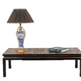 Lacquer coffee table decorated with floral motifs. Circa 1900.