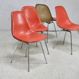 Ray & Charles Eames, édition Herman Miller, set de 4 chaises oranges. Circa 1960