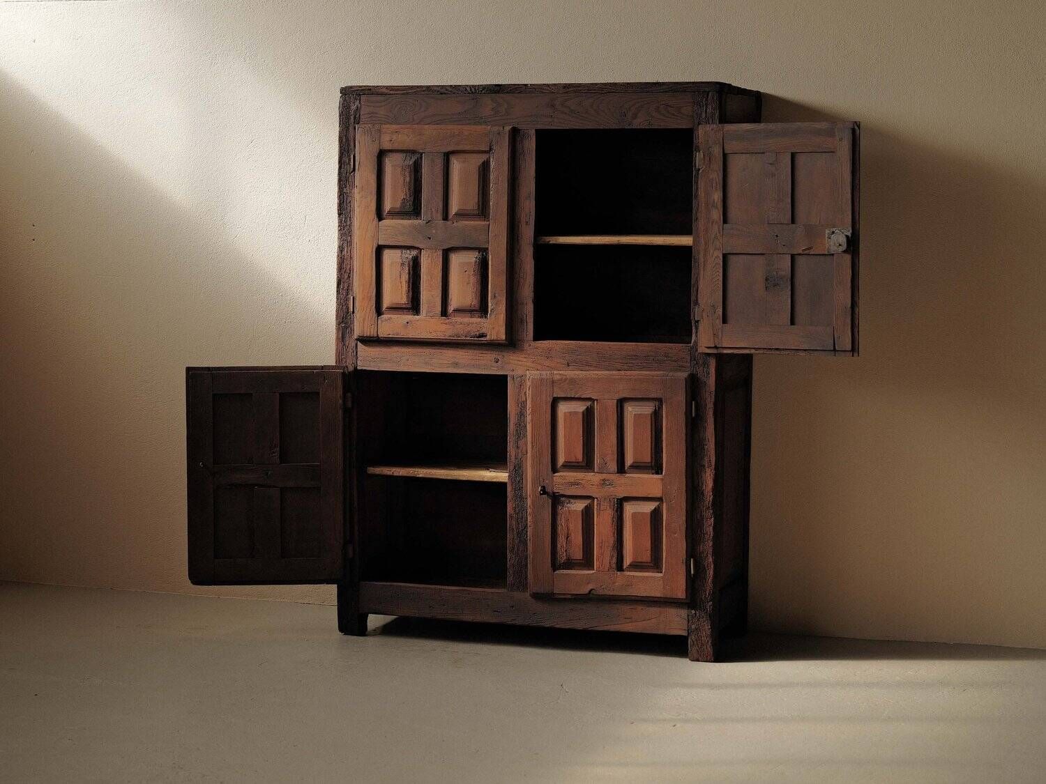 Four-door solid wood furniture, 18th century