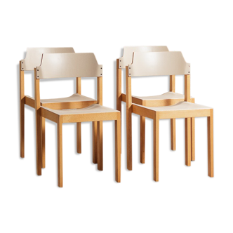 Lot of 4 chairs in solid beech, seated and back restored