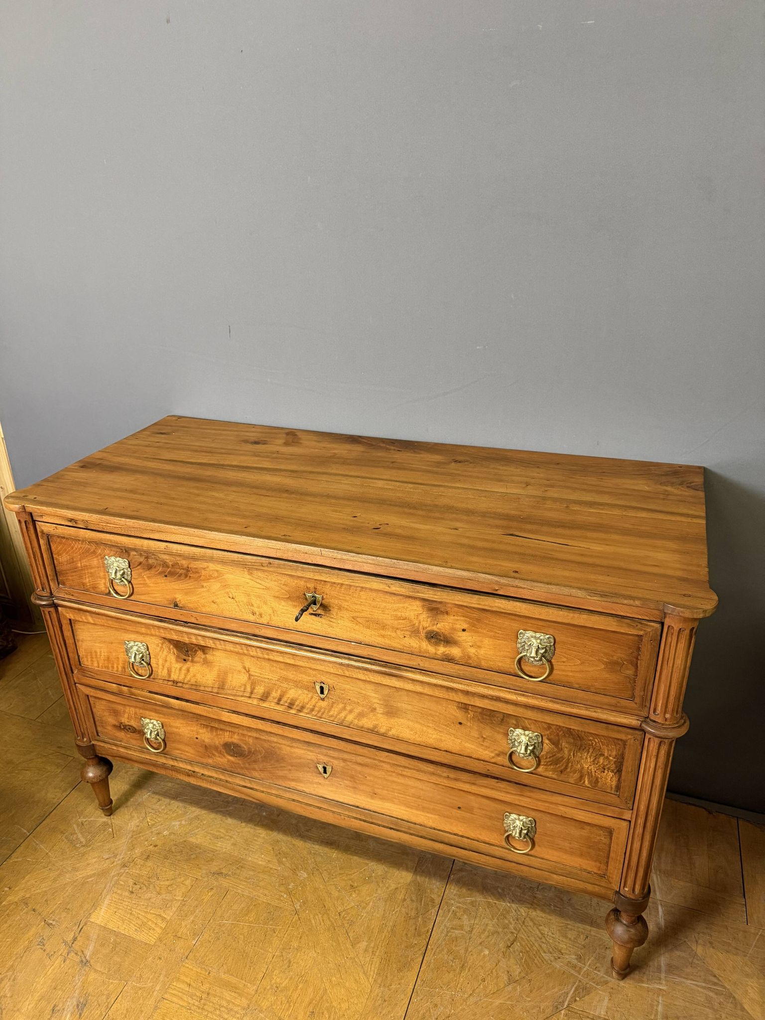 Commode d'époque Louis XVI en Noyer Blond