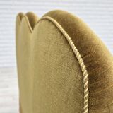 Canapé/lit de repos 2 places des années 1950, velours vert clair, pieds en frêne.