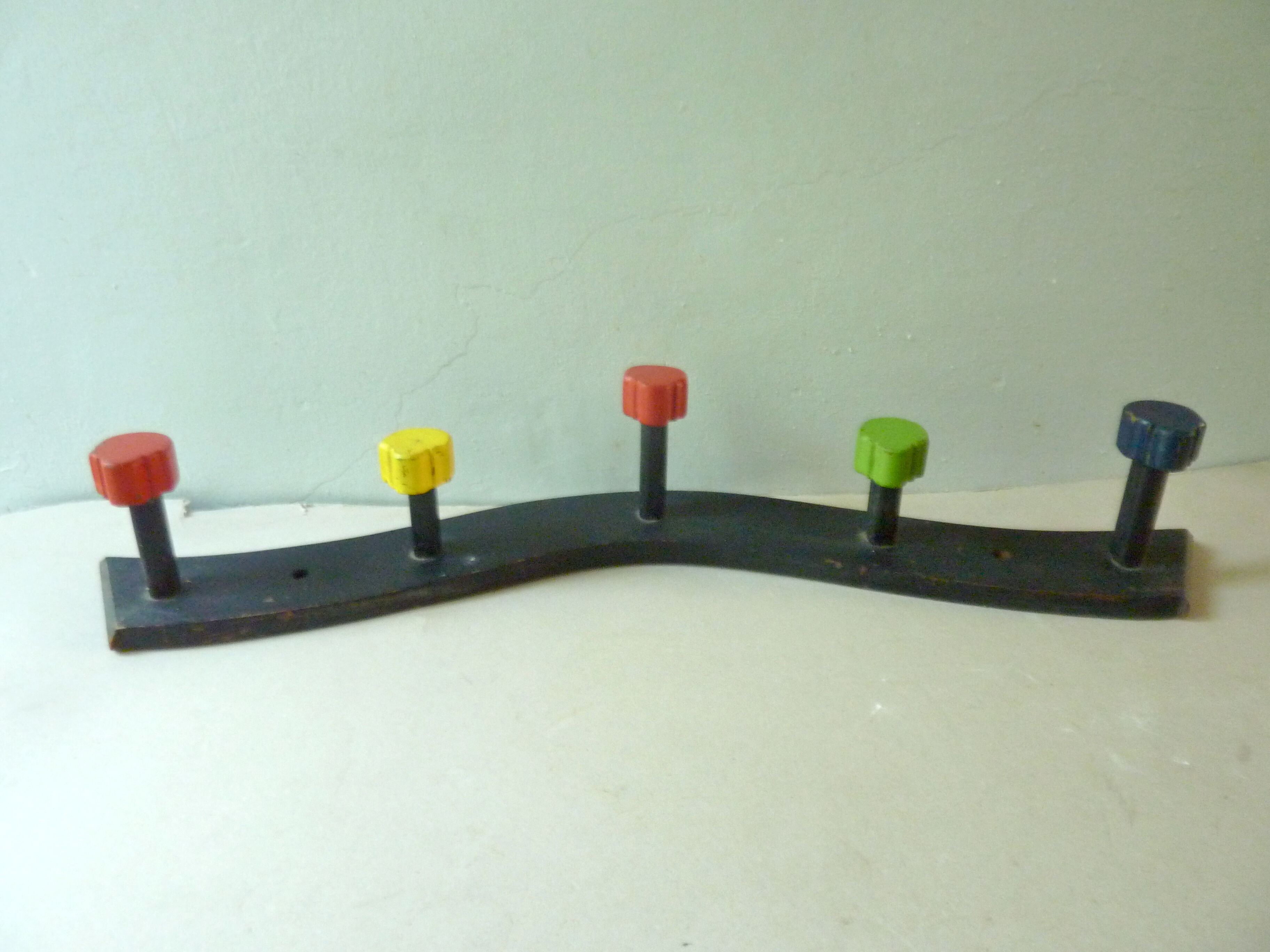 Coat rack with 5 wooden hooks from the 60s