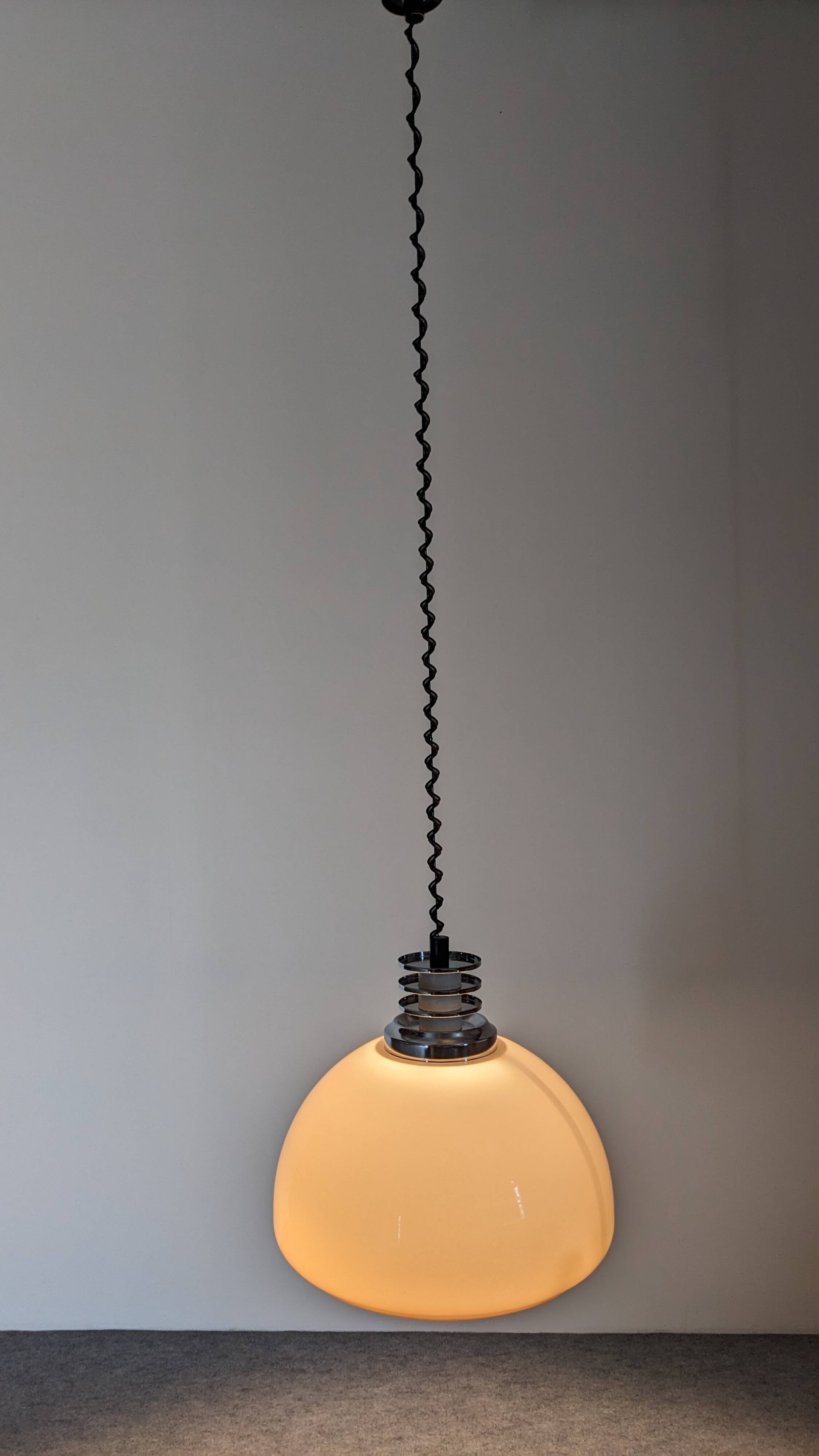 Adjustable suspension Space age dlg Harvey Guzzini, Italy circa 1970