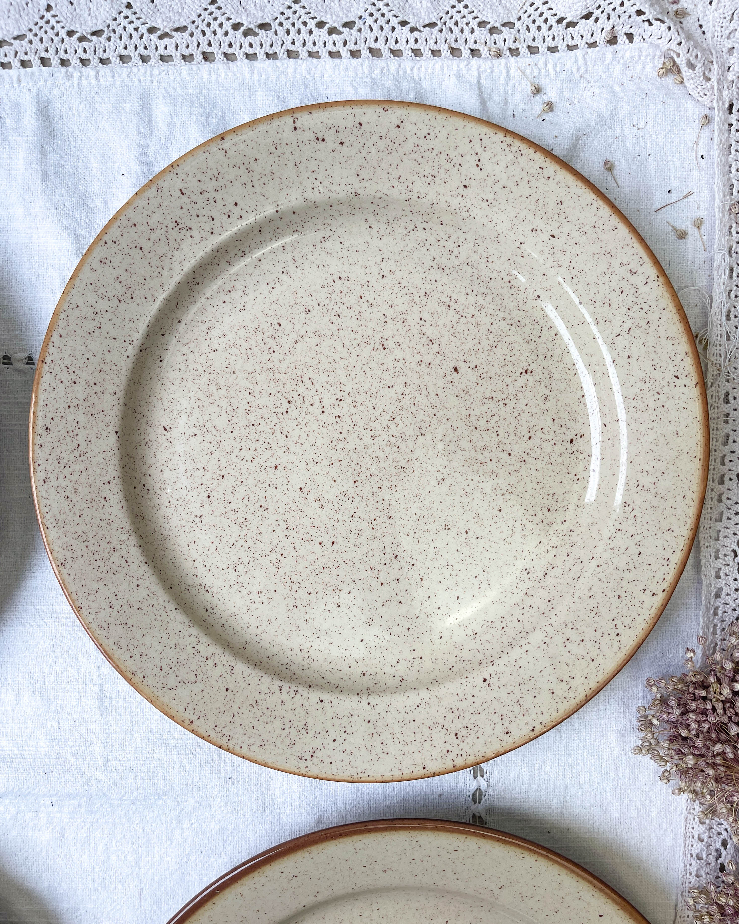 Round dish in tulowice speckled sandstone