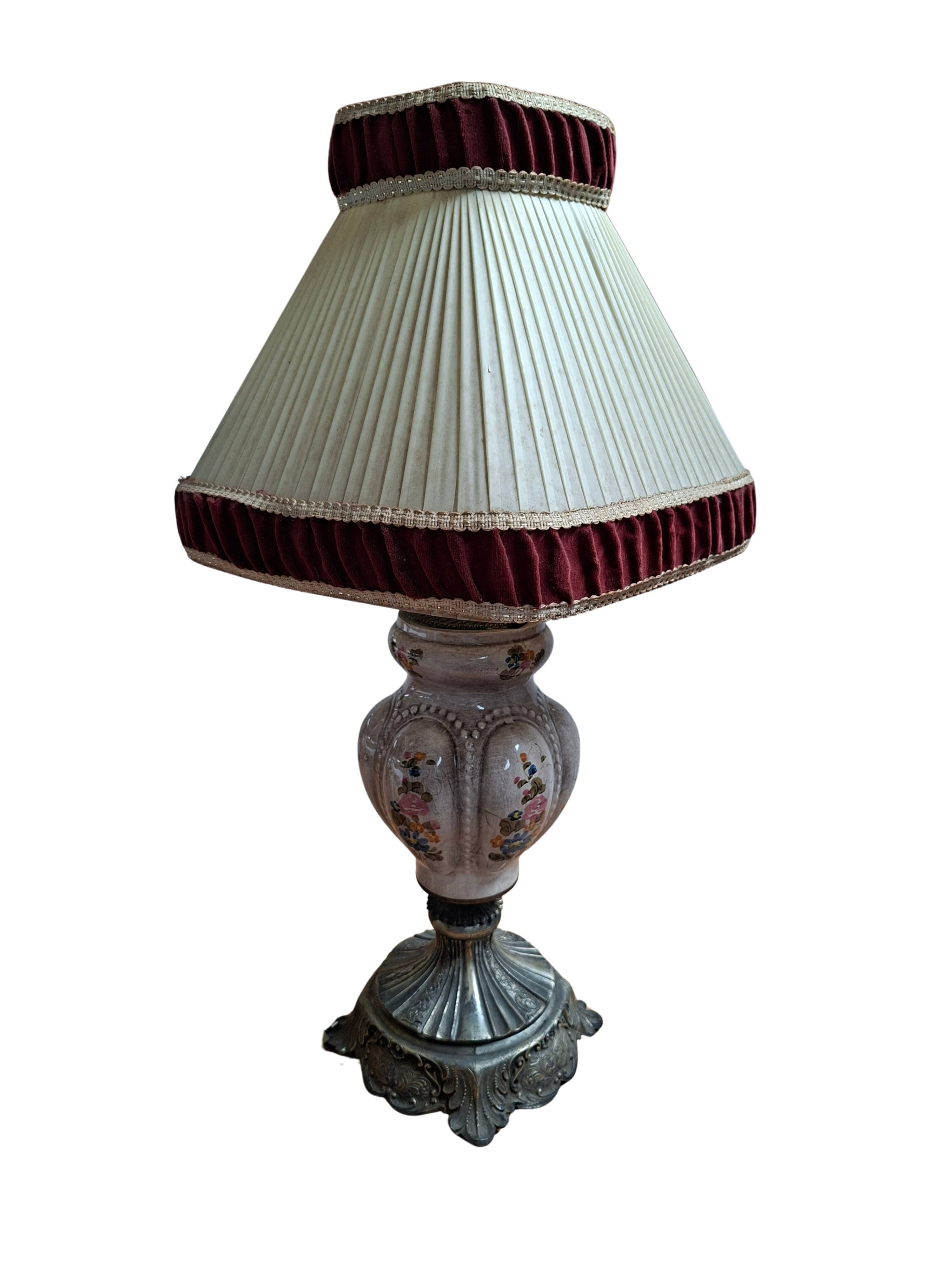 Lampada da Tavolo Vintage in Ceramica dipinta a mano e Velluto Bordeaux