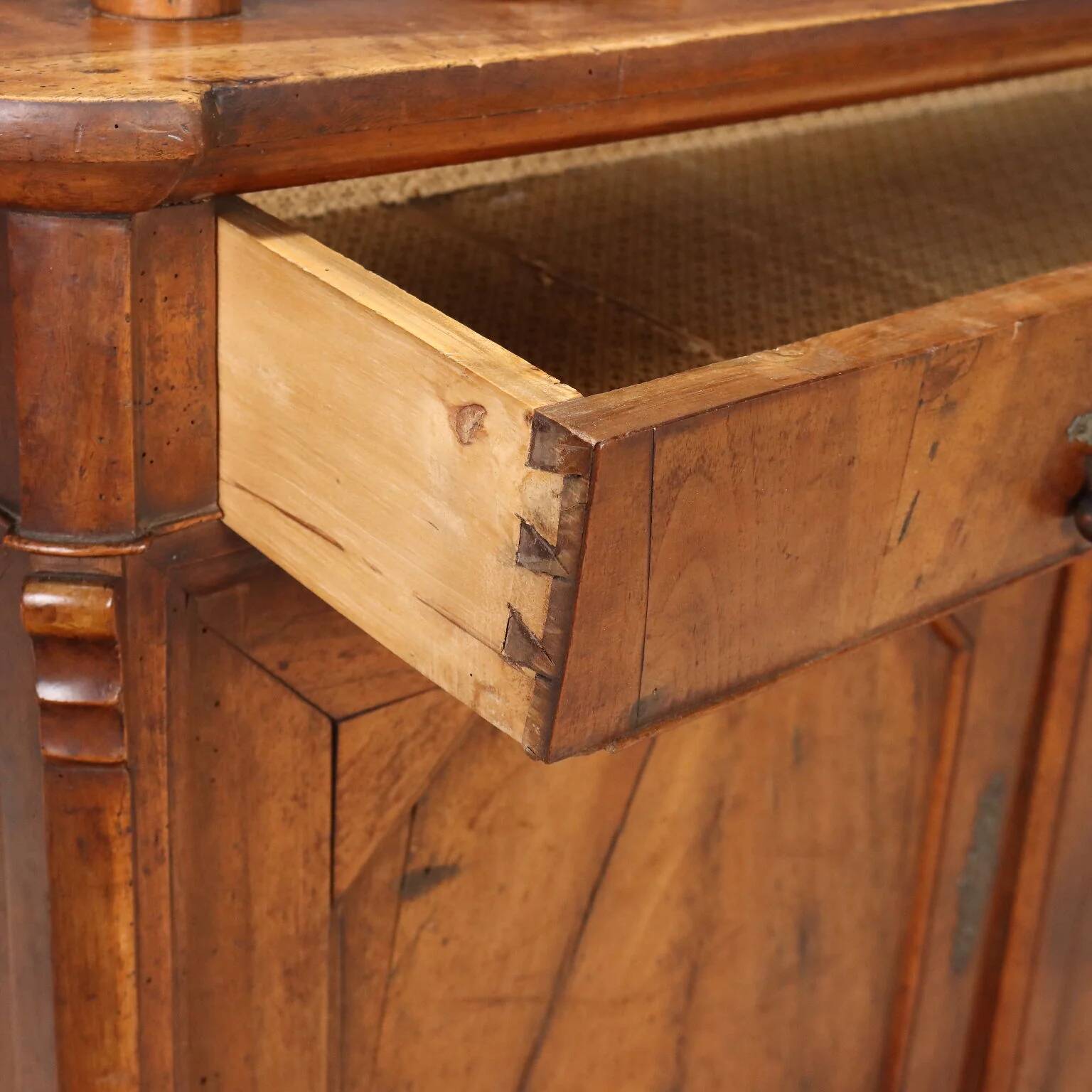 Antique Umbertine buffet in walnut, Italy, 19th century