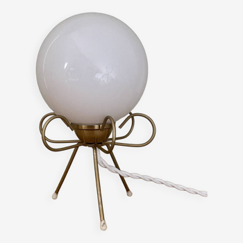 Vintage tripod lamp in brass and white opaline