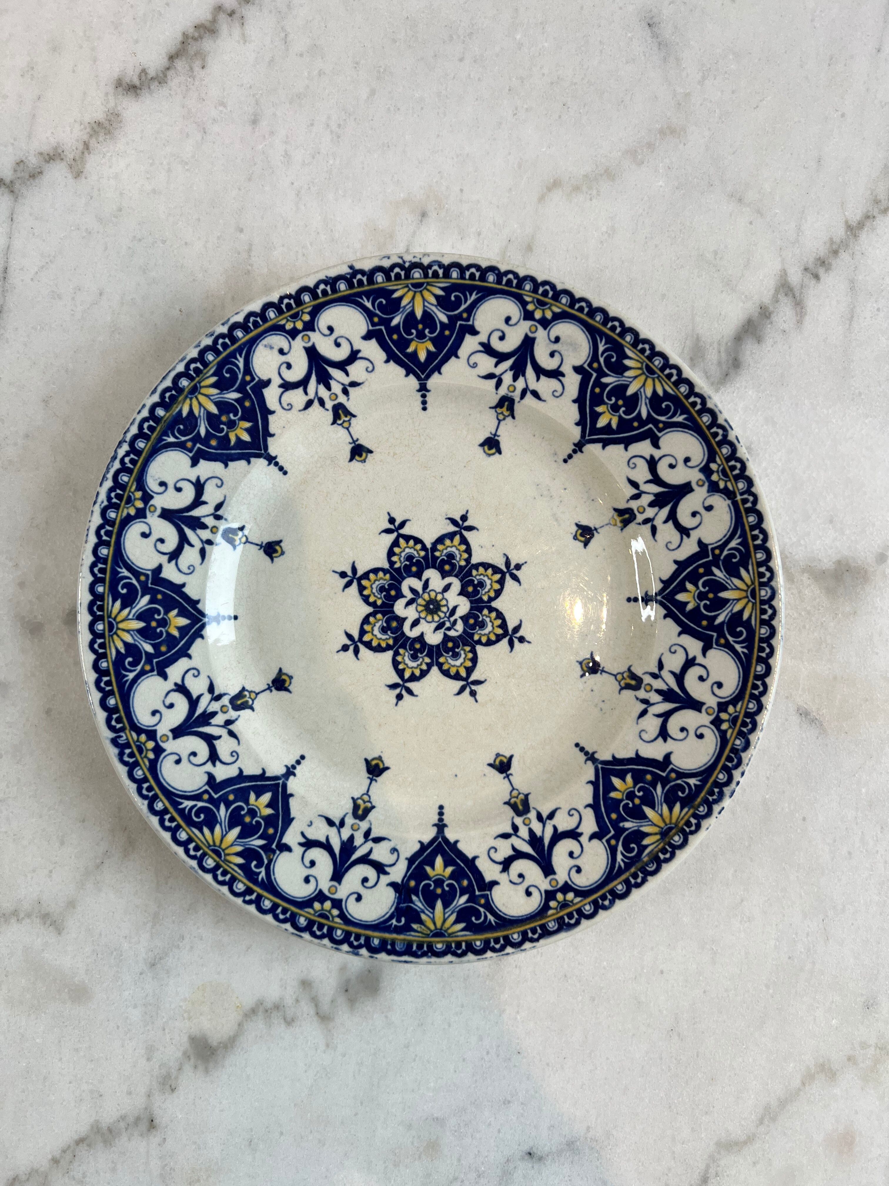 Small plate iron earth Sarreguemines Cluny