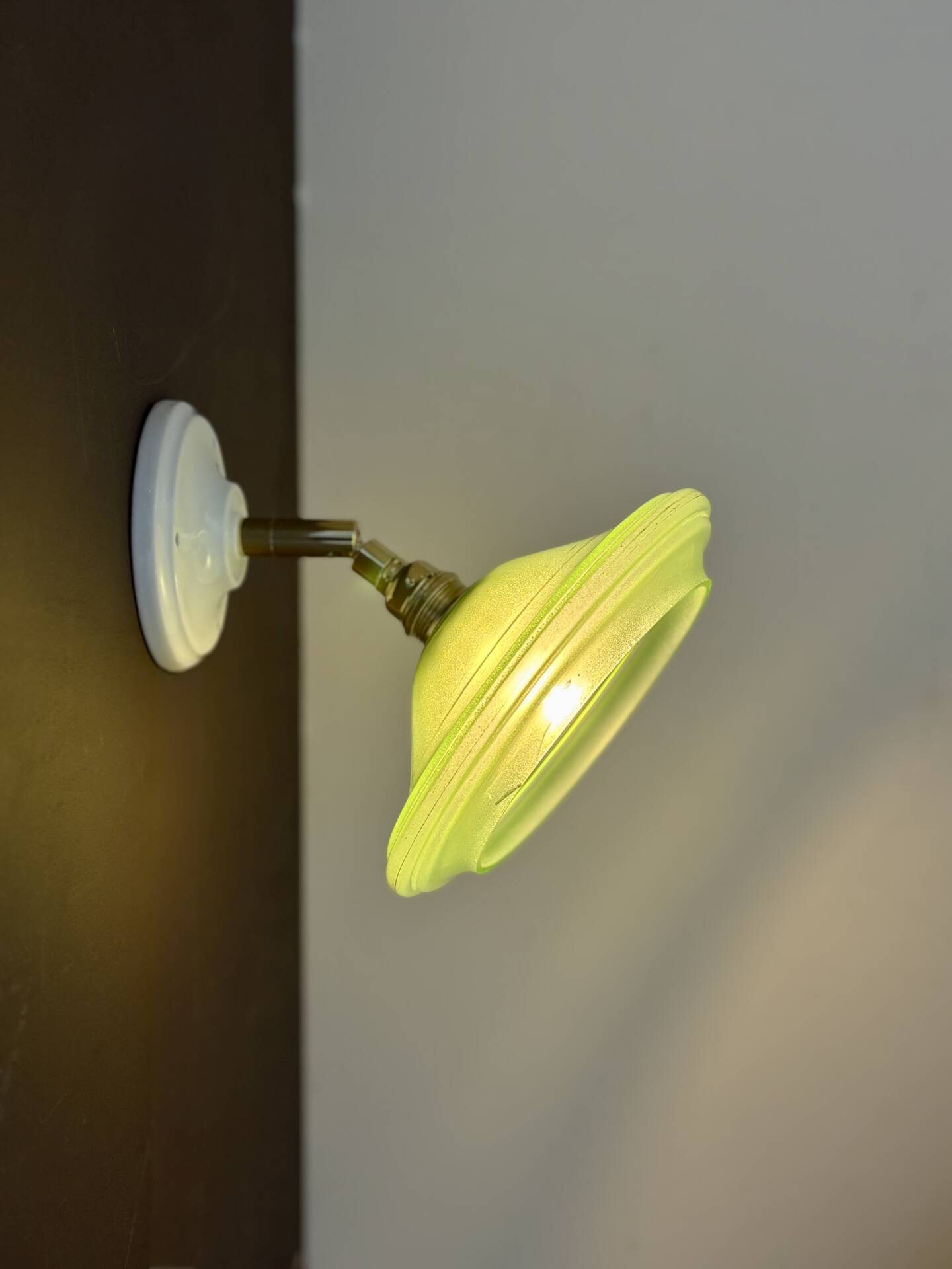 Vintage lampshade in green and gold glass