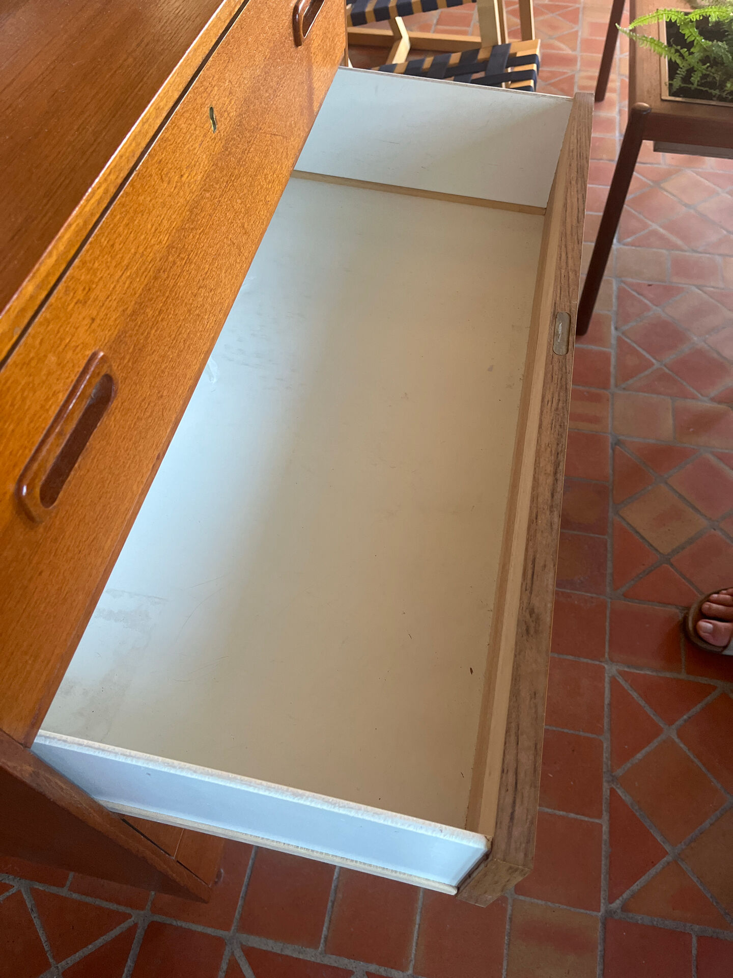 Commode en teck quatre tiroirs