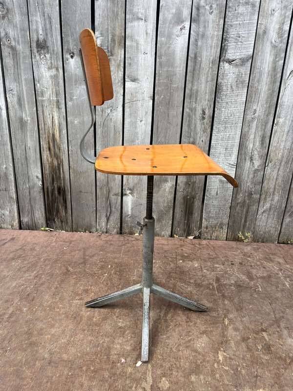 Vintage industrial workshop stool, height adjustable, 1960s.