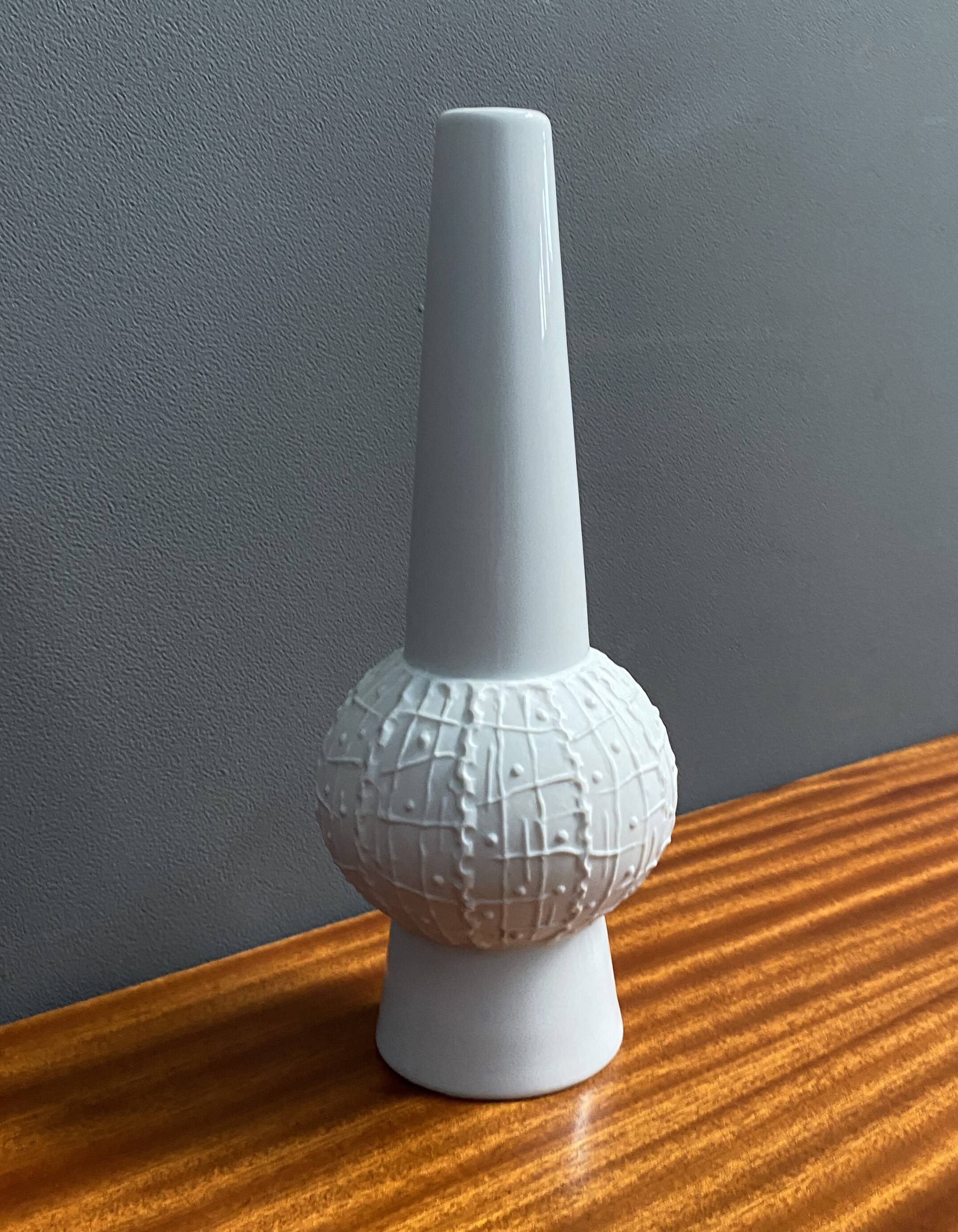White bisuit ceramic vase by KPM 1960s