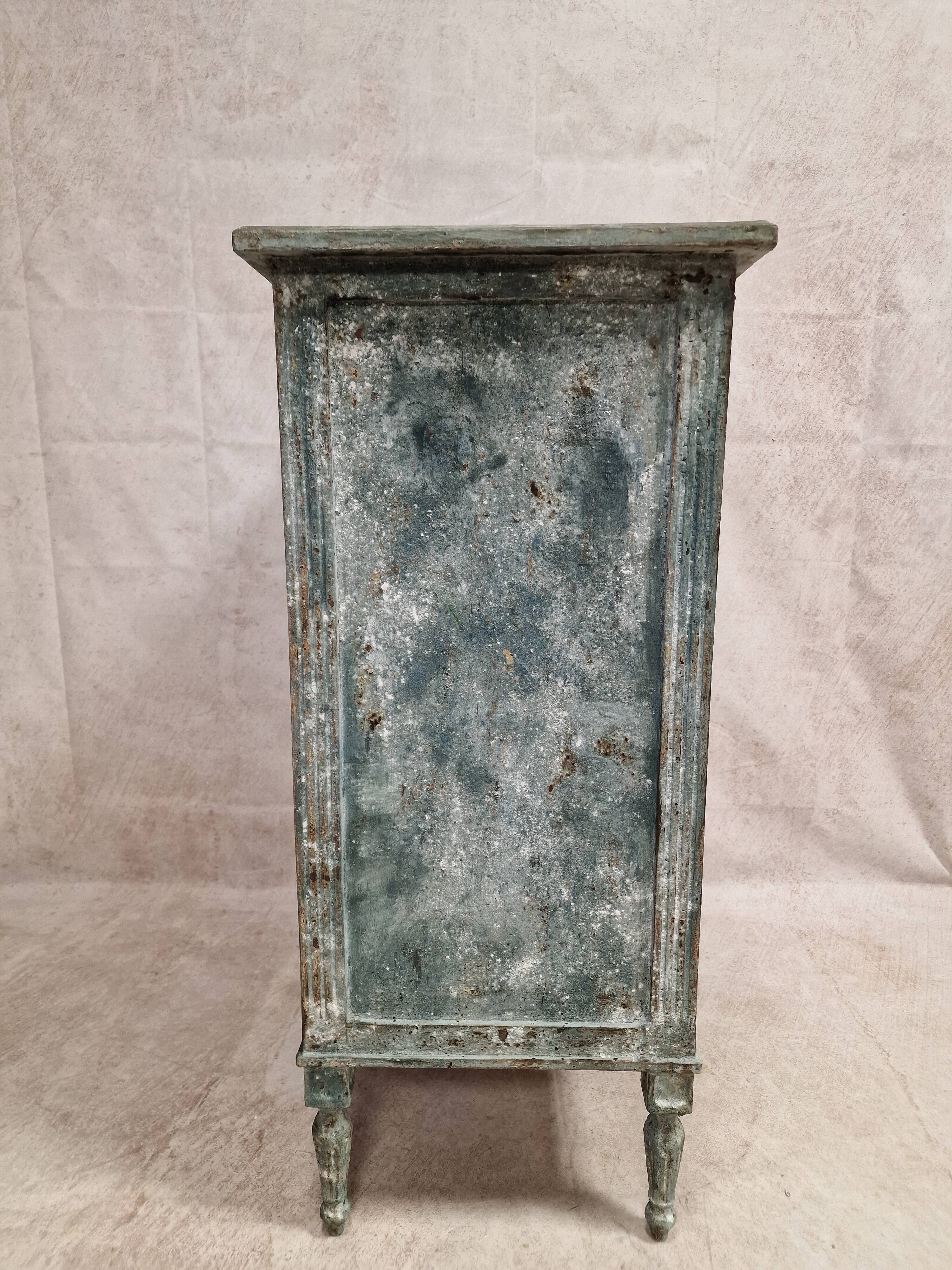 Small patinated chest of drawers