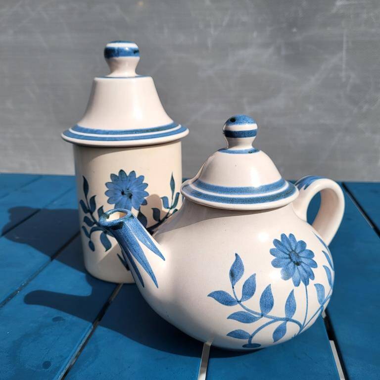 Théière Longchamp "Fleur bleue"