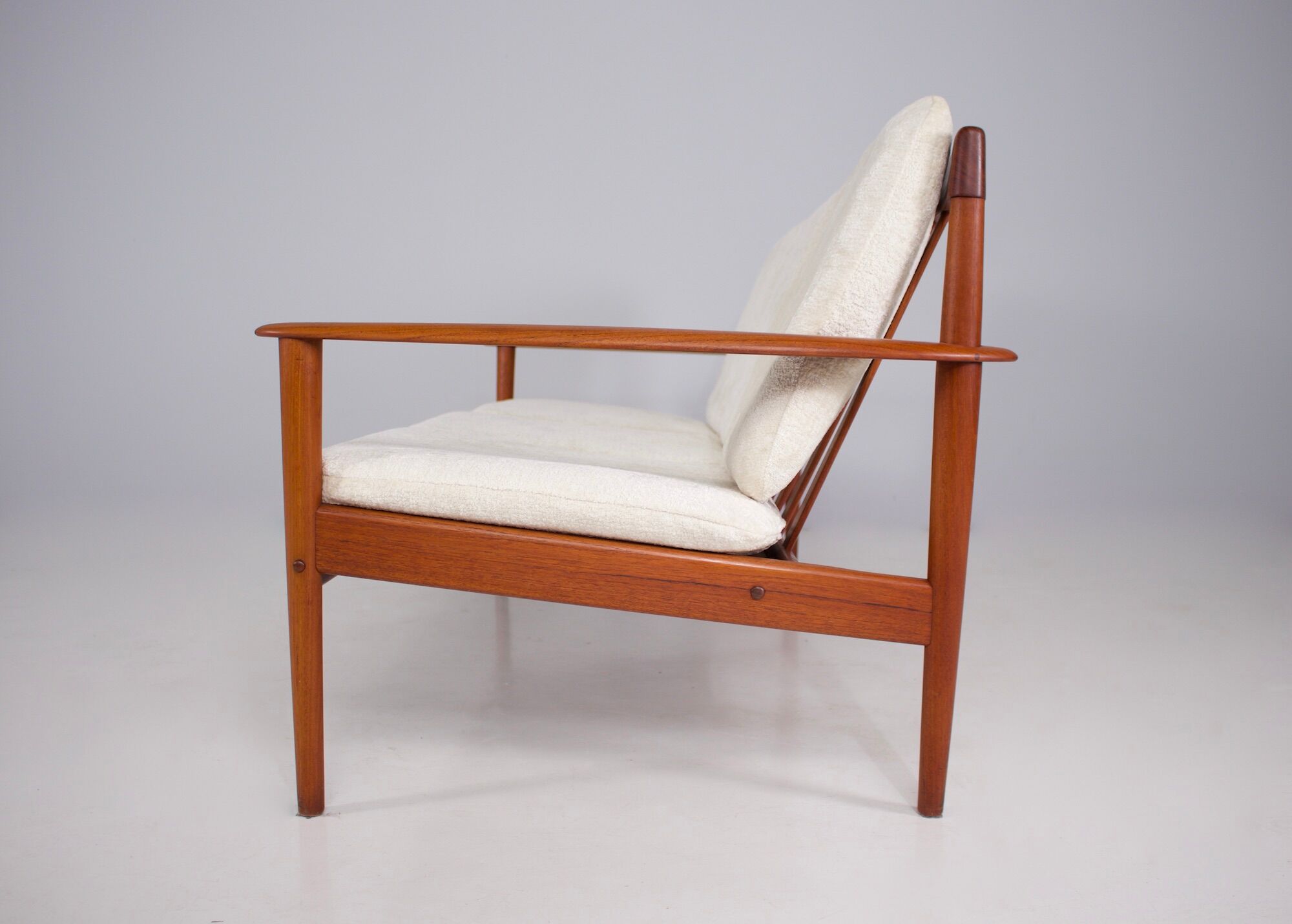 Bench "PJ 56/3" by Grete Jalk