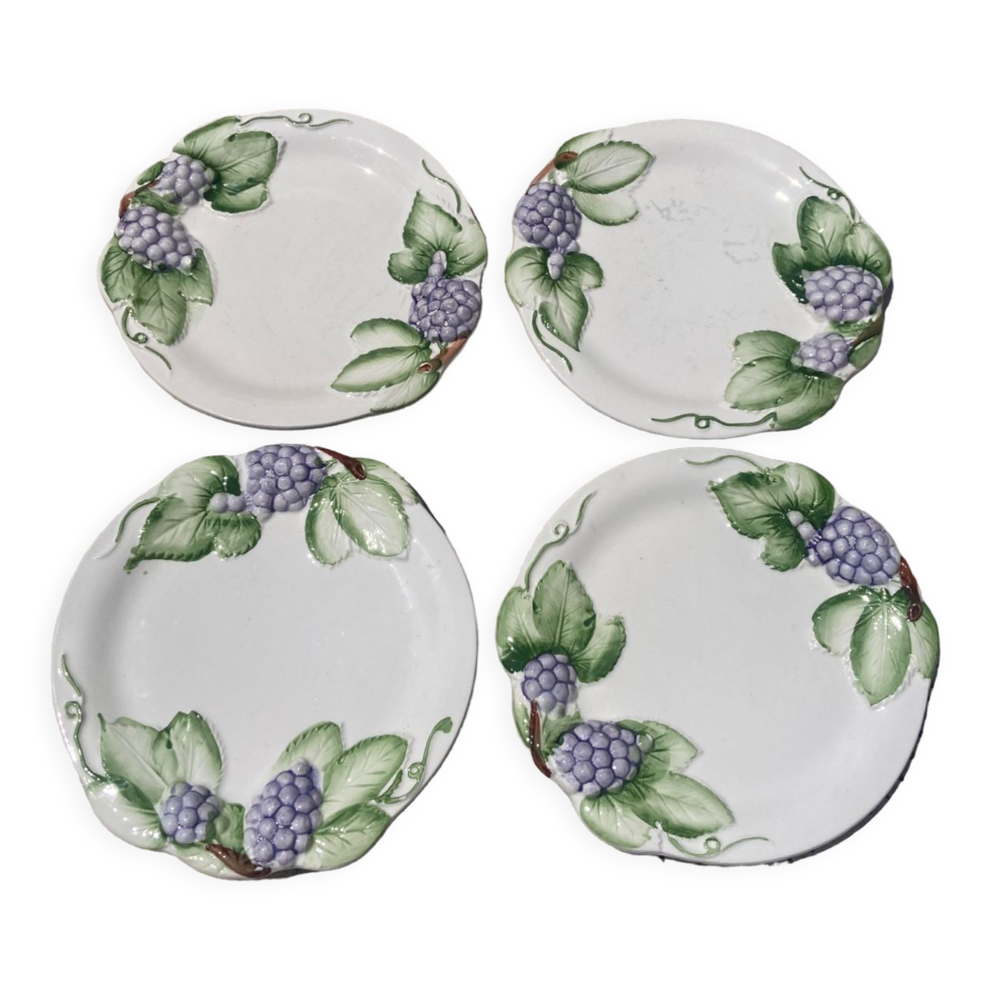 4 assiettes à dessert blanches en barbotine de raisin vintage Japon