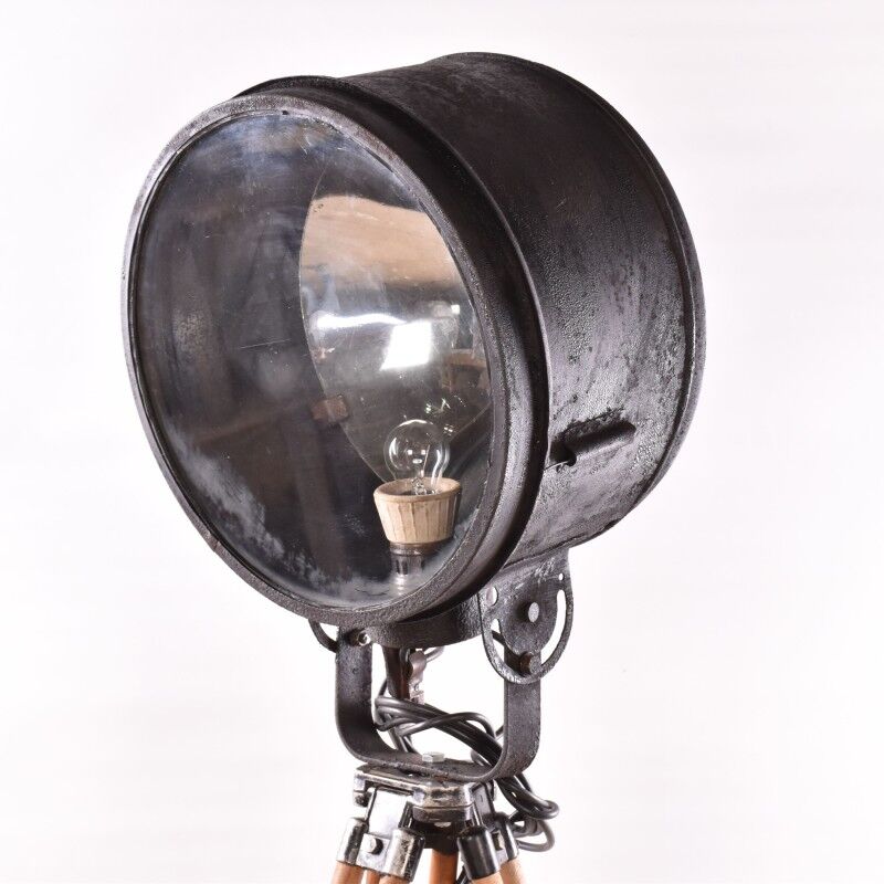 Ancien projecteur industriel sur trépied en bois