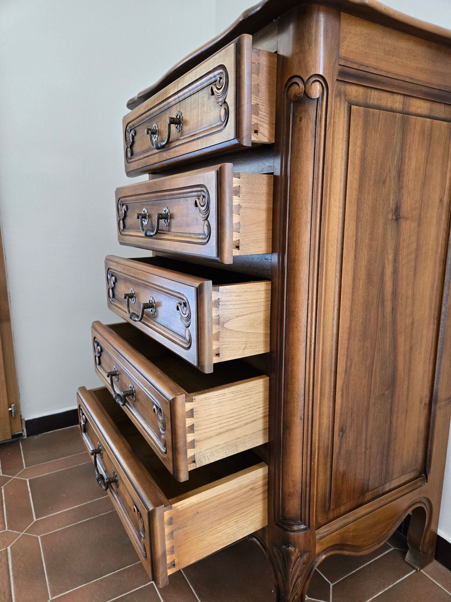 Antique chest of drawers with 5 solid wood drawers (Louis XV style)