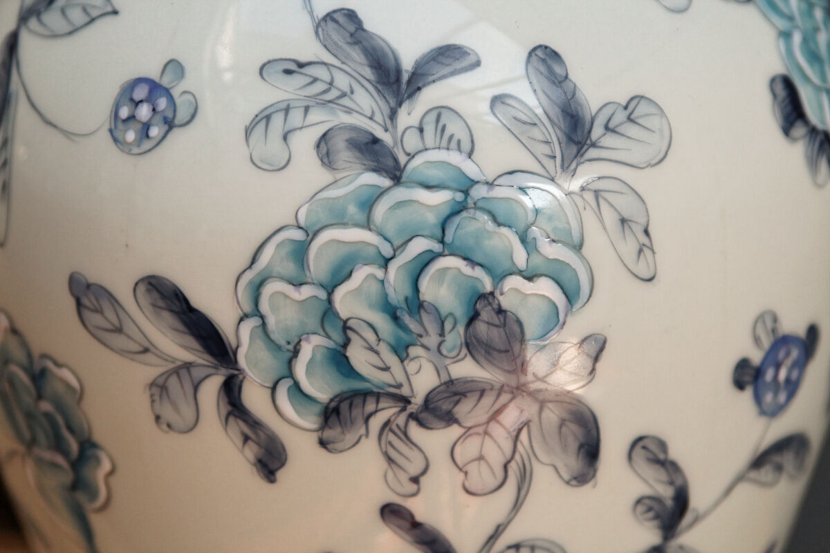 Porcelain lamp foot