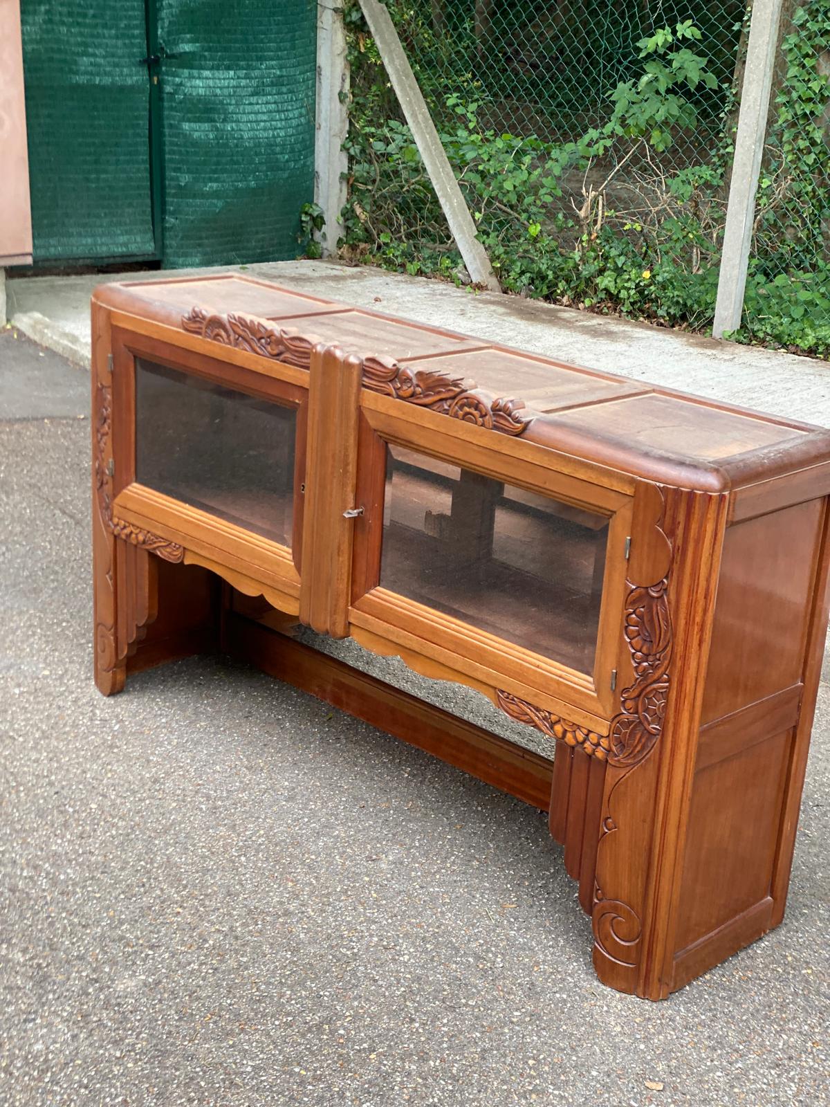 Art Deco sideboard top, low display cabinet in solid walnut and mirror, 1940.