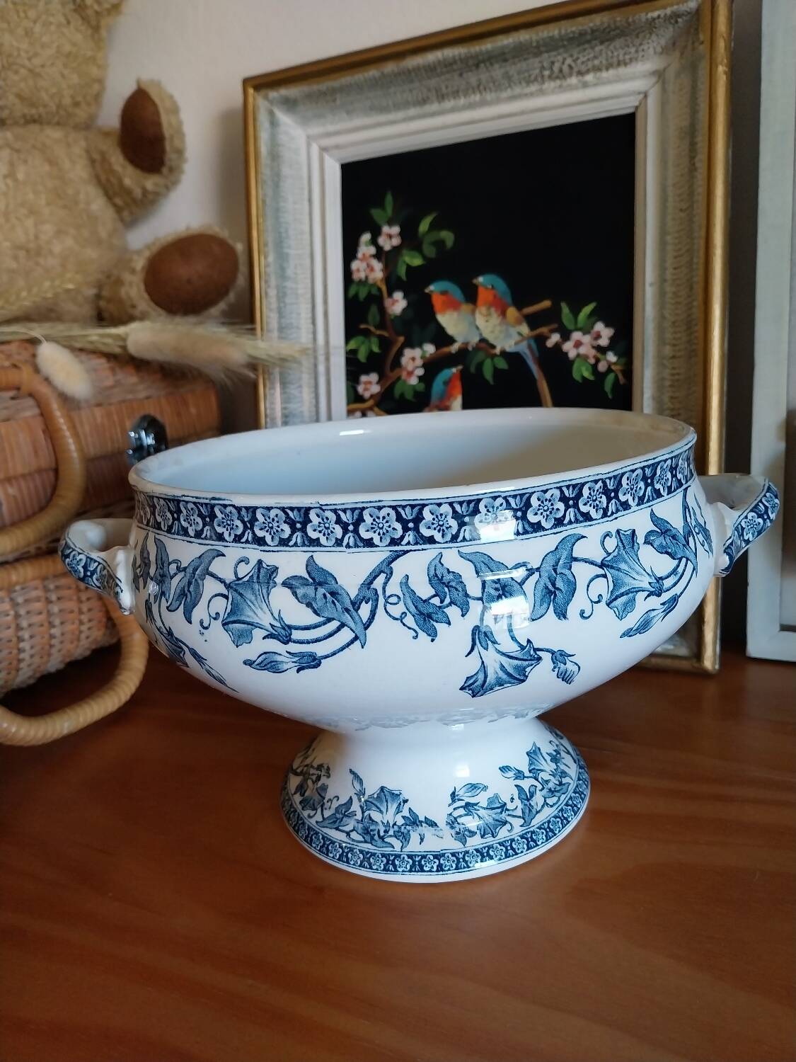 Vegetable stand on foot, shower, iron earth, St Amand and Hamage Nord, model Volubilis.