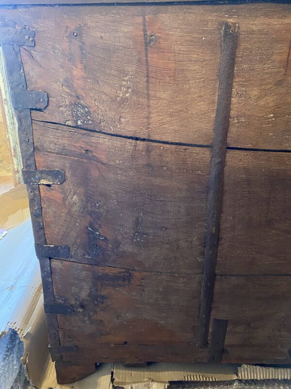 Coffre indien en bois et métal patiné vert