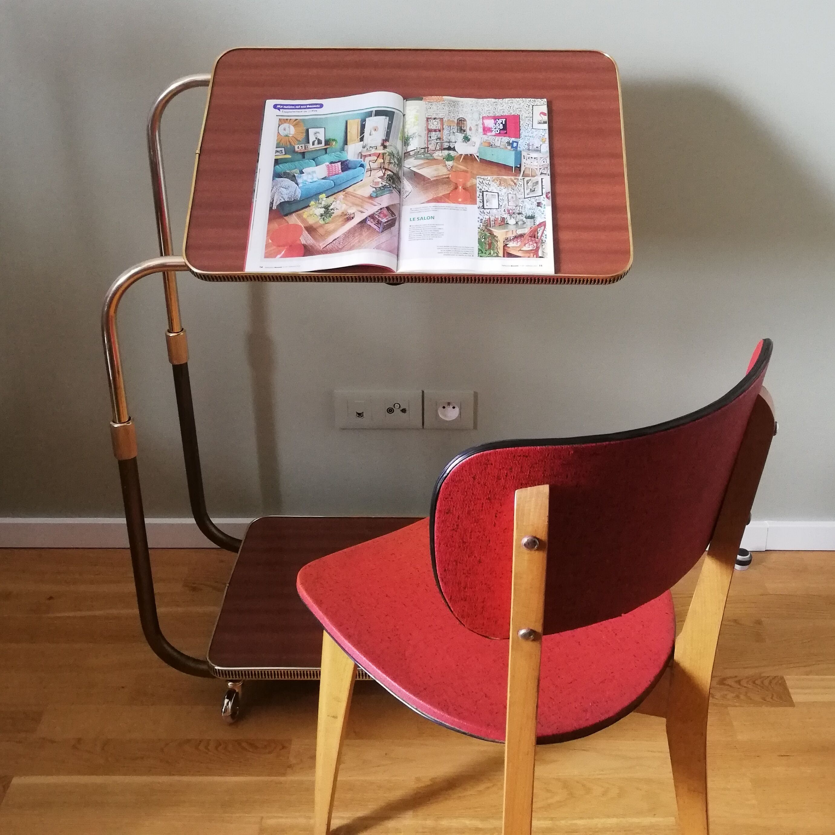 Height-adjustable and reclining art deco service "L'adap-table"